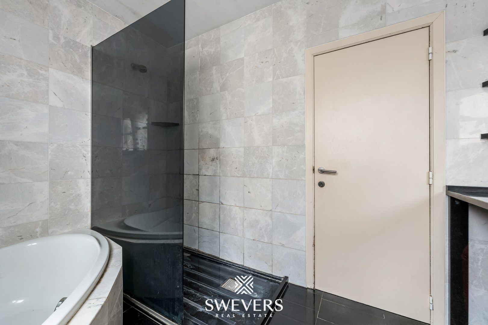 Instapklaar opbrengsteigendom met handelspand en 2 appartementen in Zonhoven foto 6