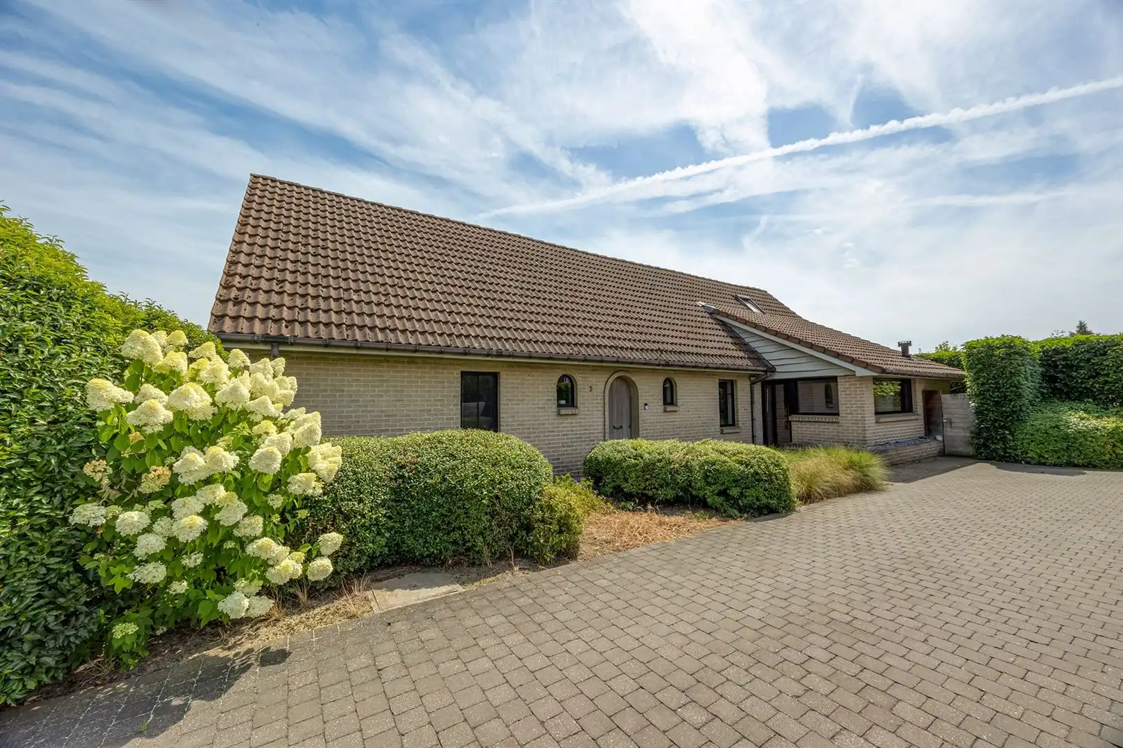 Stijlvol gerenoveerd wonen met prachtige zwemvijver foto 28