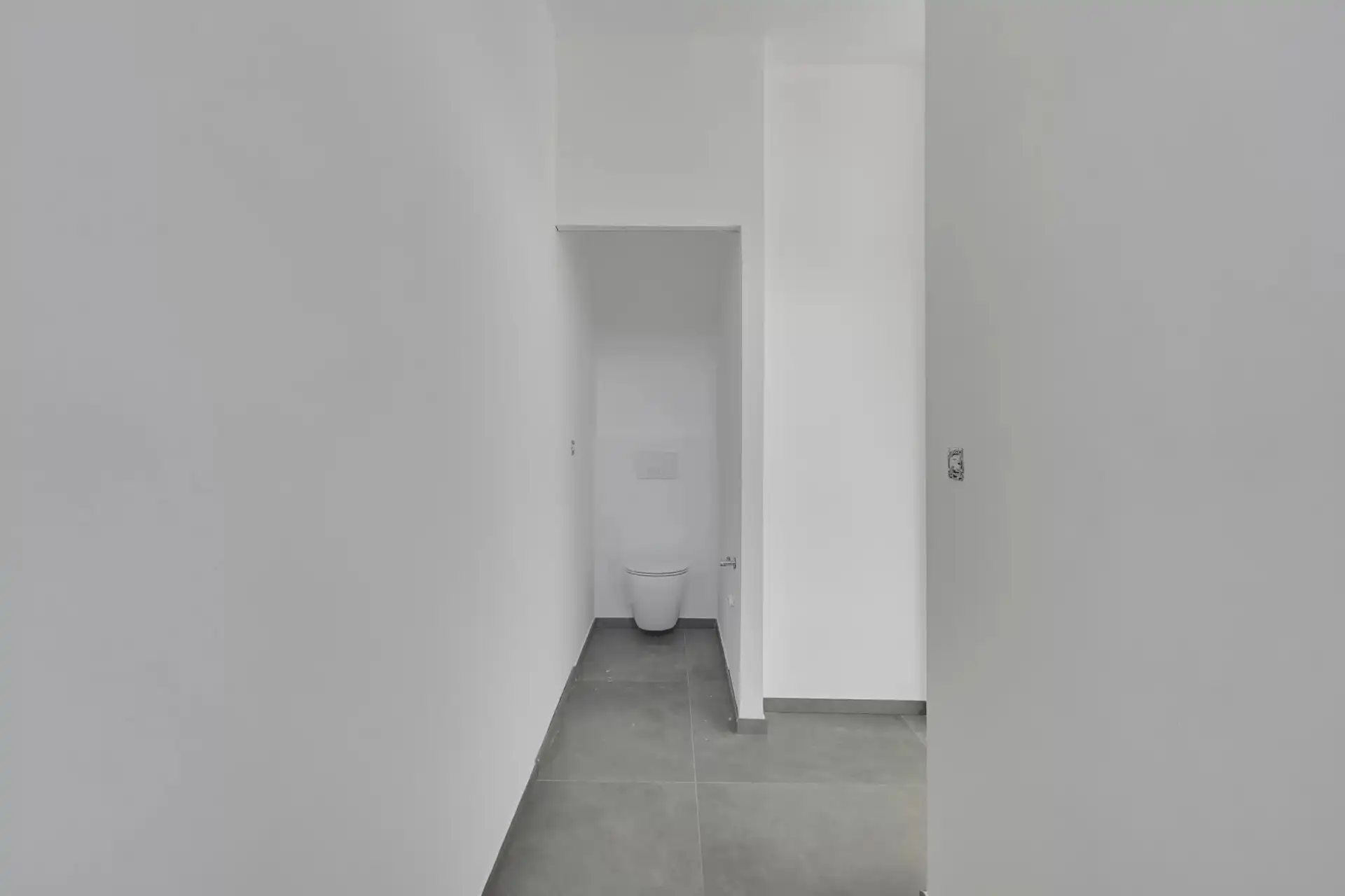 Ruime, volledig gerenoveerde woning aan de stadsrand foto 6