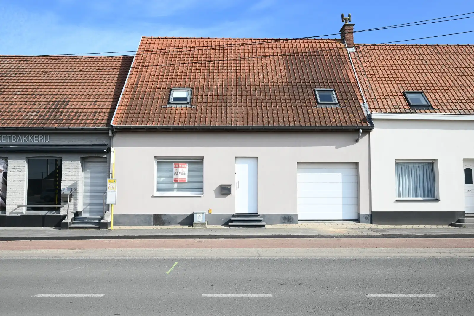 Ruime gezinswoning met 3 slaapkamers, tuin en groot terras! foto {{pictureIndex}}