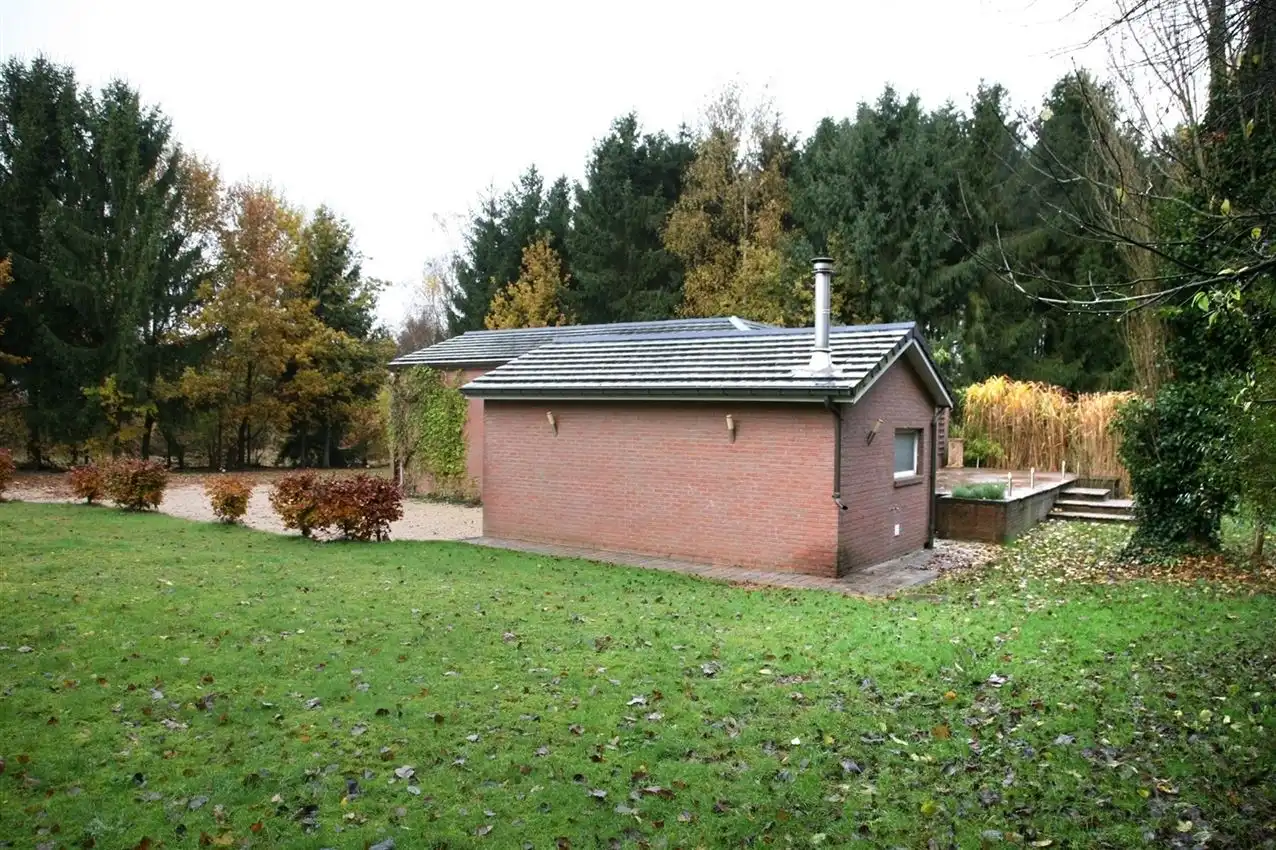 Zeer rustig gelegen gelijkvloerse woning met 3 slpk. foto 3