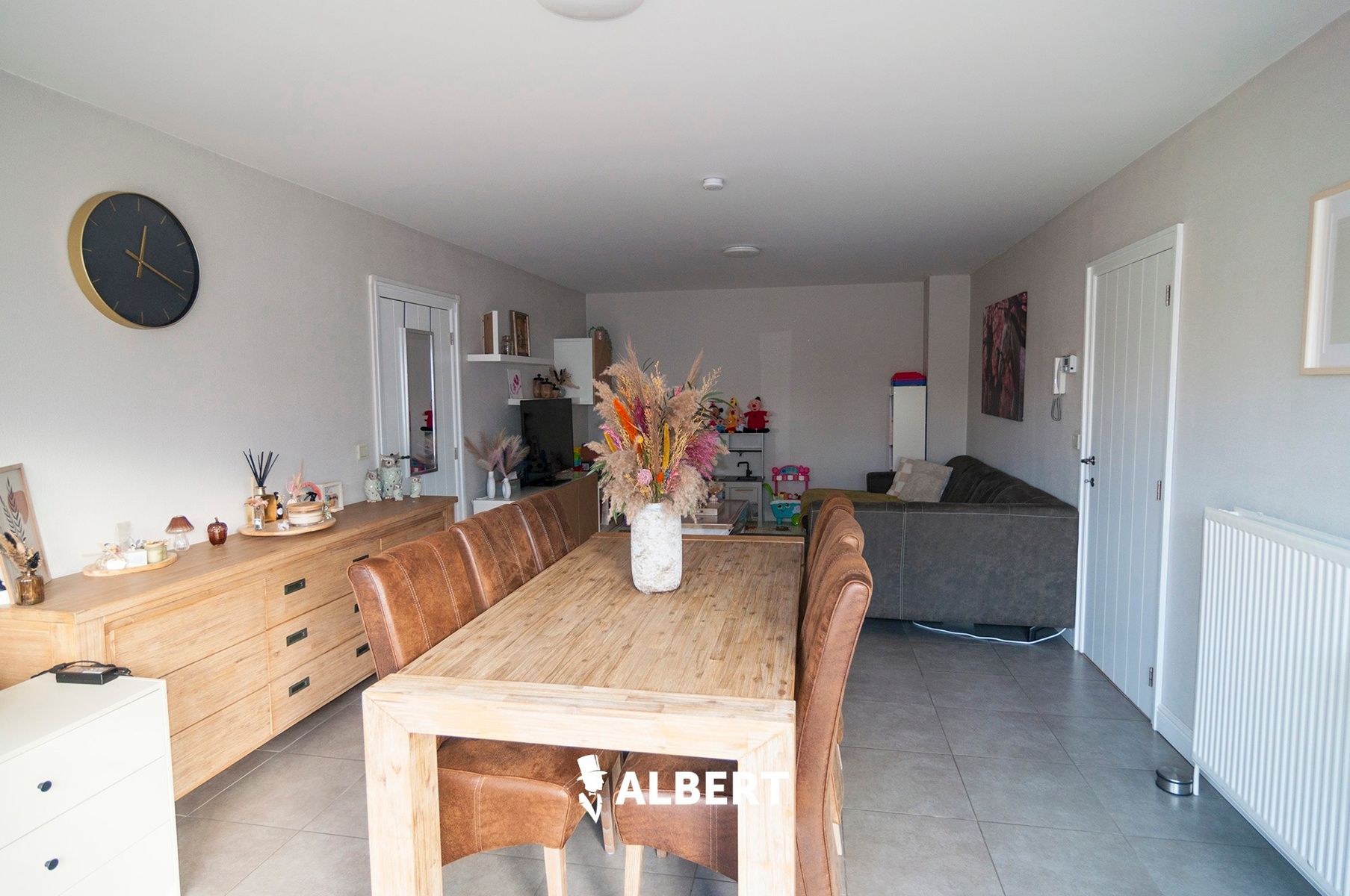 Instapklaar appartement , 2 Slaapkamers, met garage! foto 3