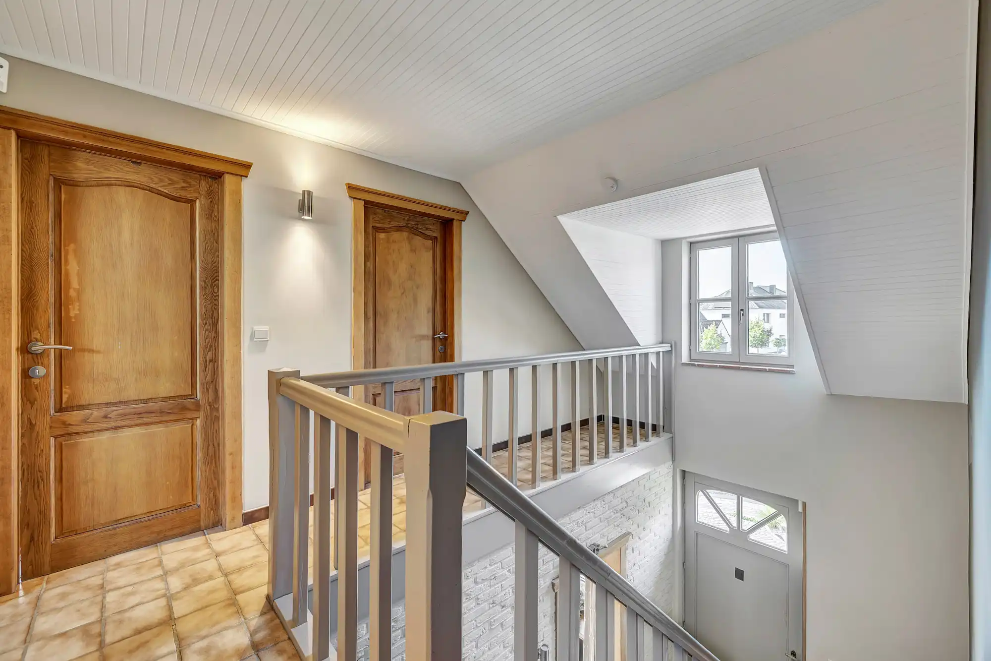 Charmante instapklare woning met 4 slpks, garage en tuin foto 14