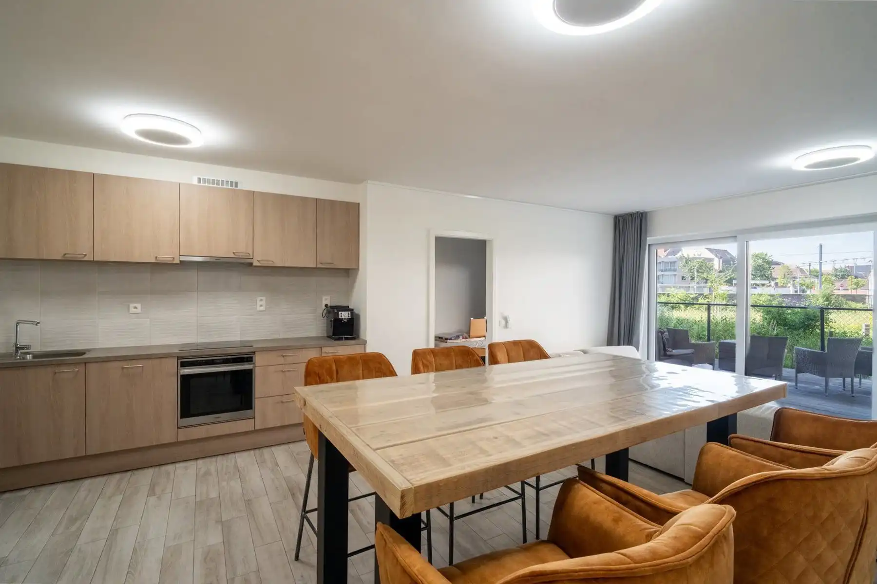 Instapklaar appartement met 2 slpks, terras en staanplaats foto 6