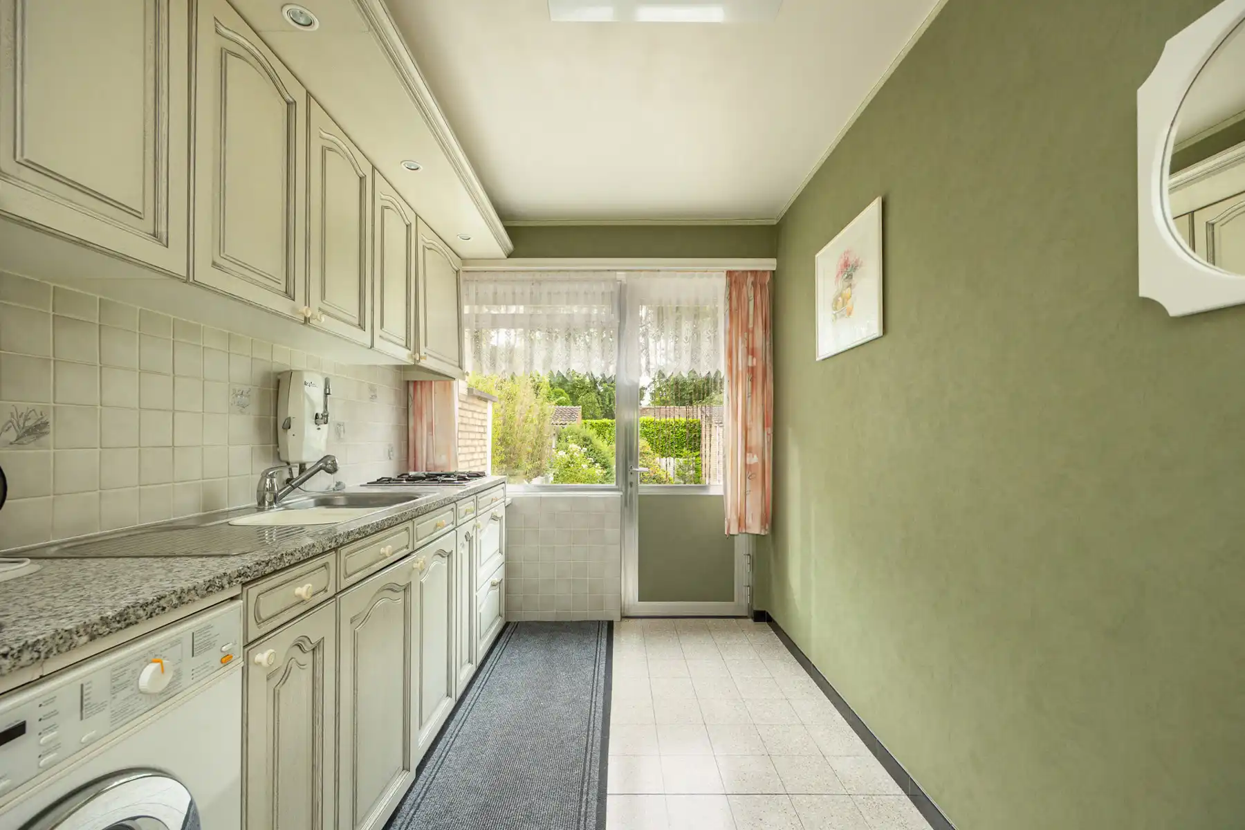 Ééngezinswoning met potentieel, garage en Zuidoost-tuin foto 9