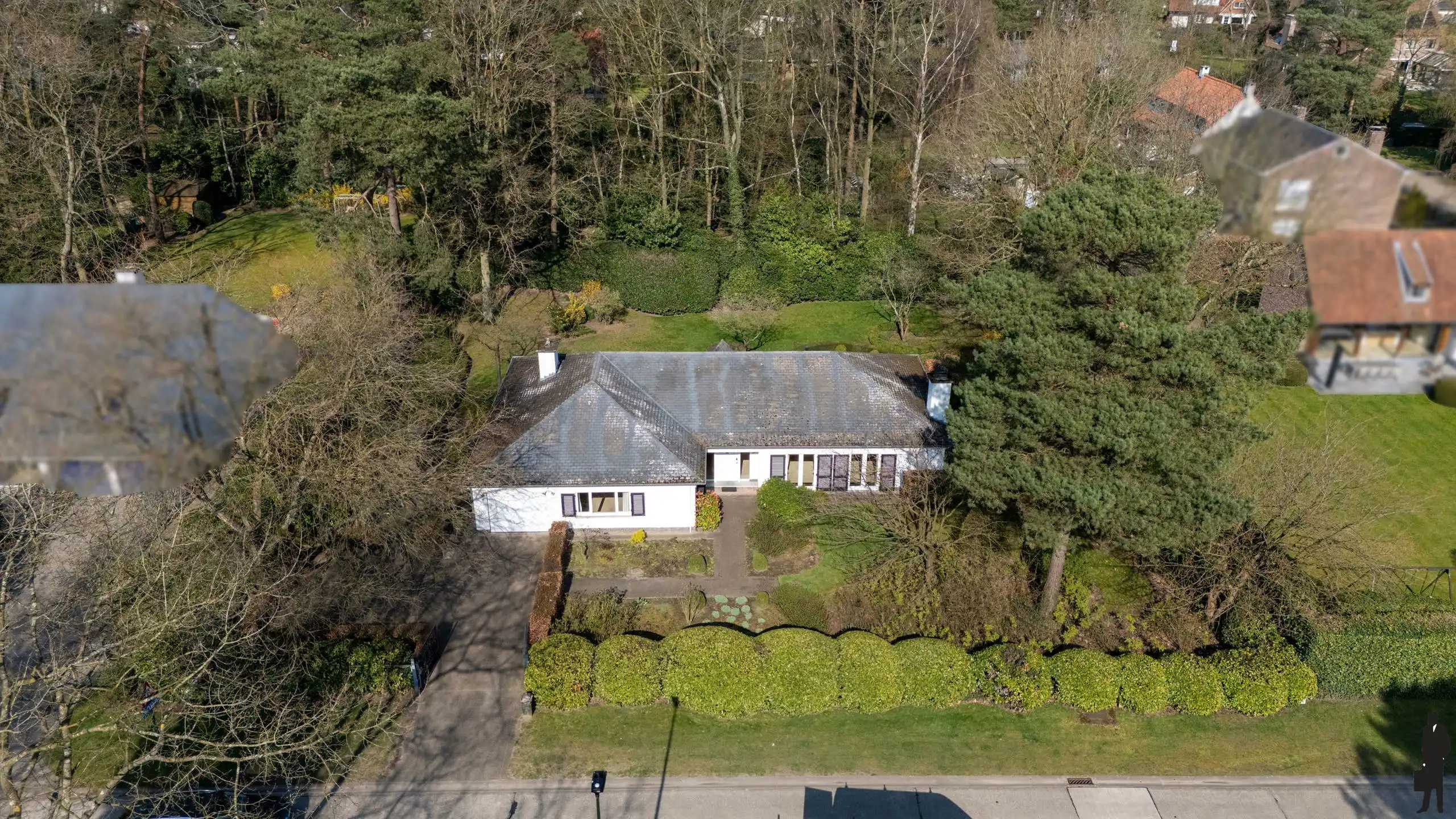 Gelijkvloerse woning met renovatiepotentieel op ca. 1.720 m² foto 3