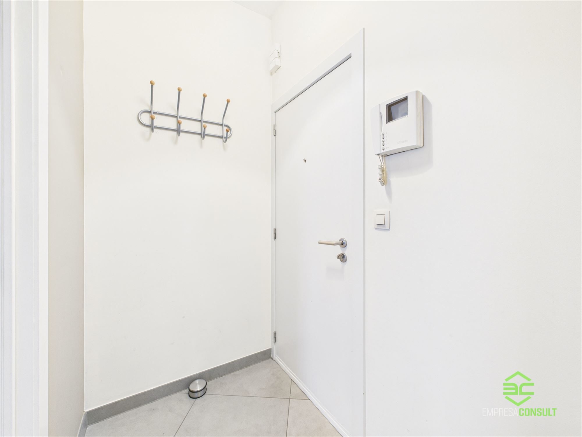 Interessant opbrengsteigendom met 4 app in het centrum! foto 3