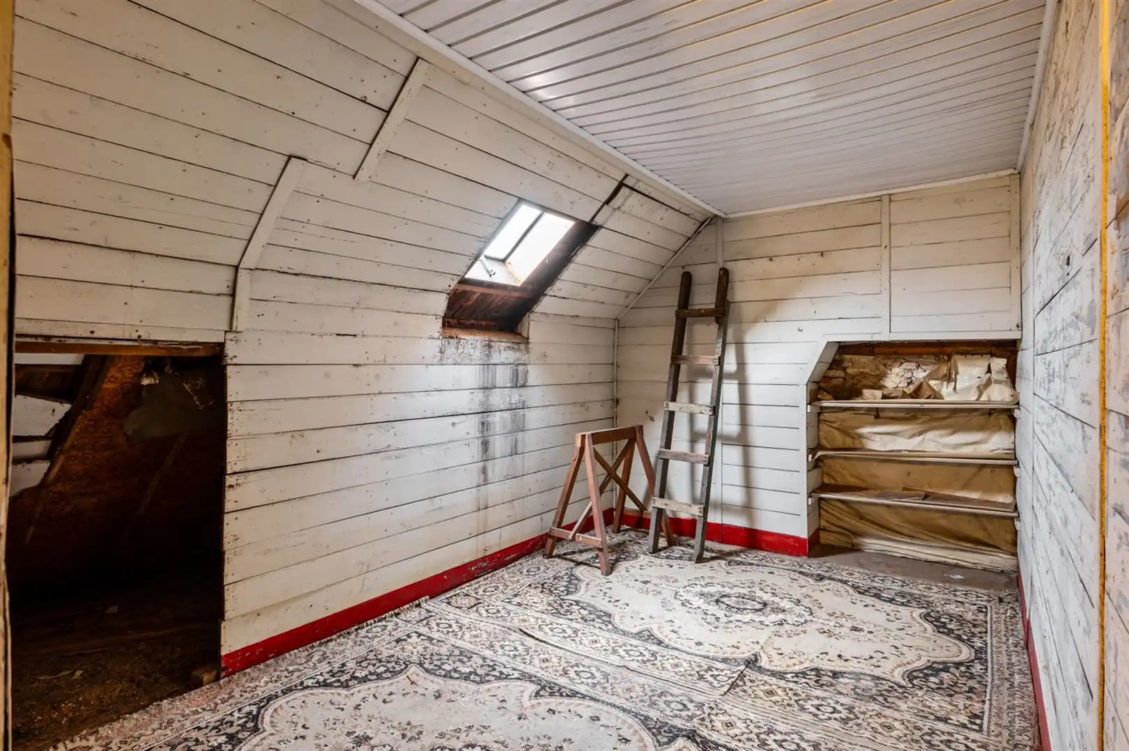 Te renoveren gezinswoning met 4 slaapkamers in dorpskern. foto 14