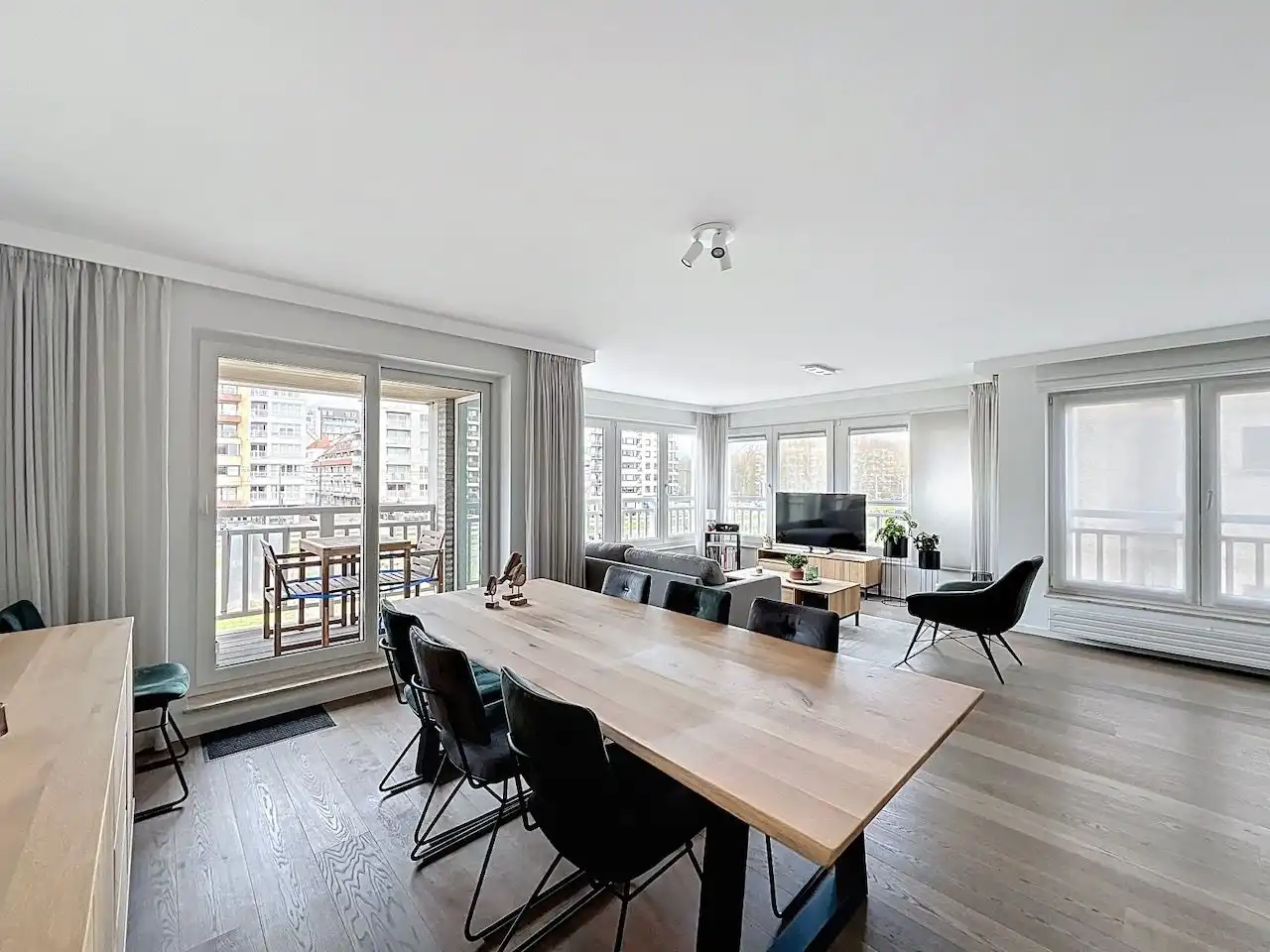 Recent hoekappartement met open zicht gelegen in de Knokkestraat. foto 8