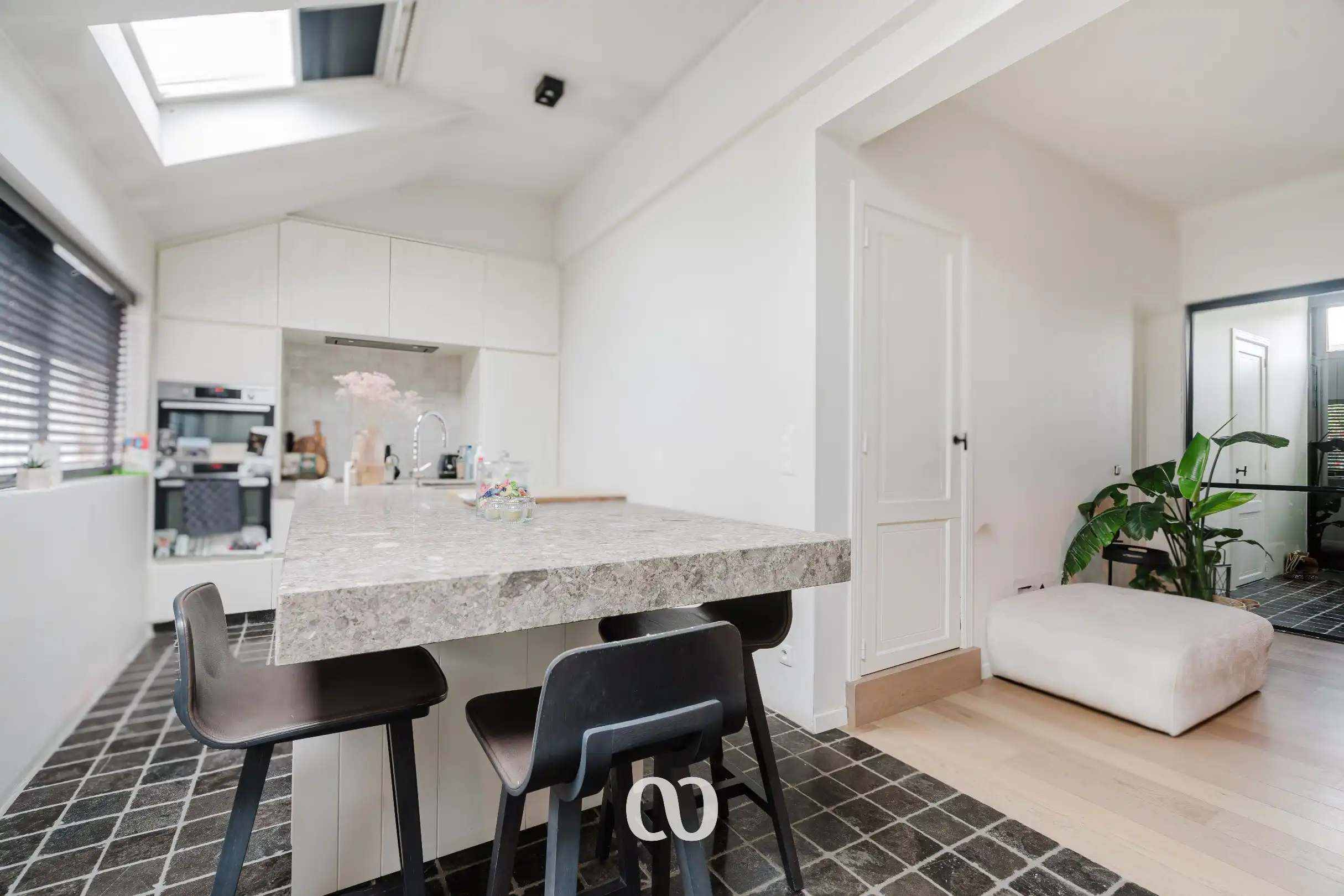 Hoofdfoto van de publicatie: Instapklare woning met tuin en bijgebouw in het centrum van Kruishoutem