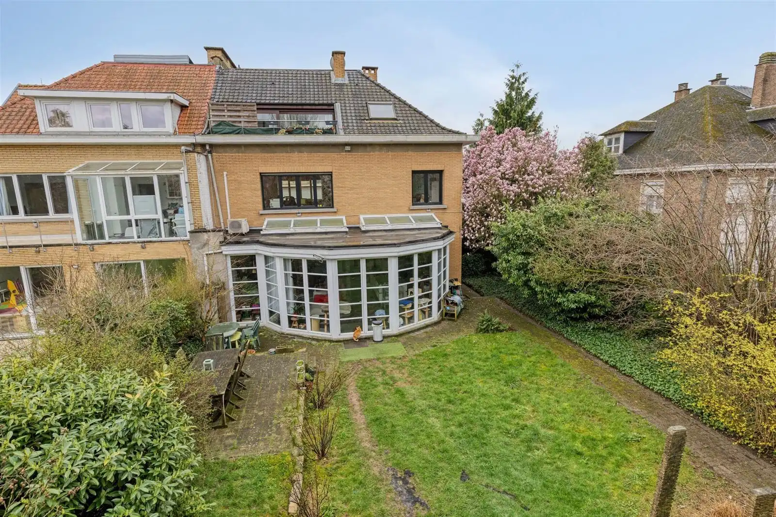 Gelijkvloers appartement (159m²) met prachtige tuin foto 20