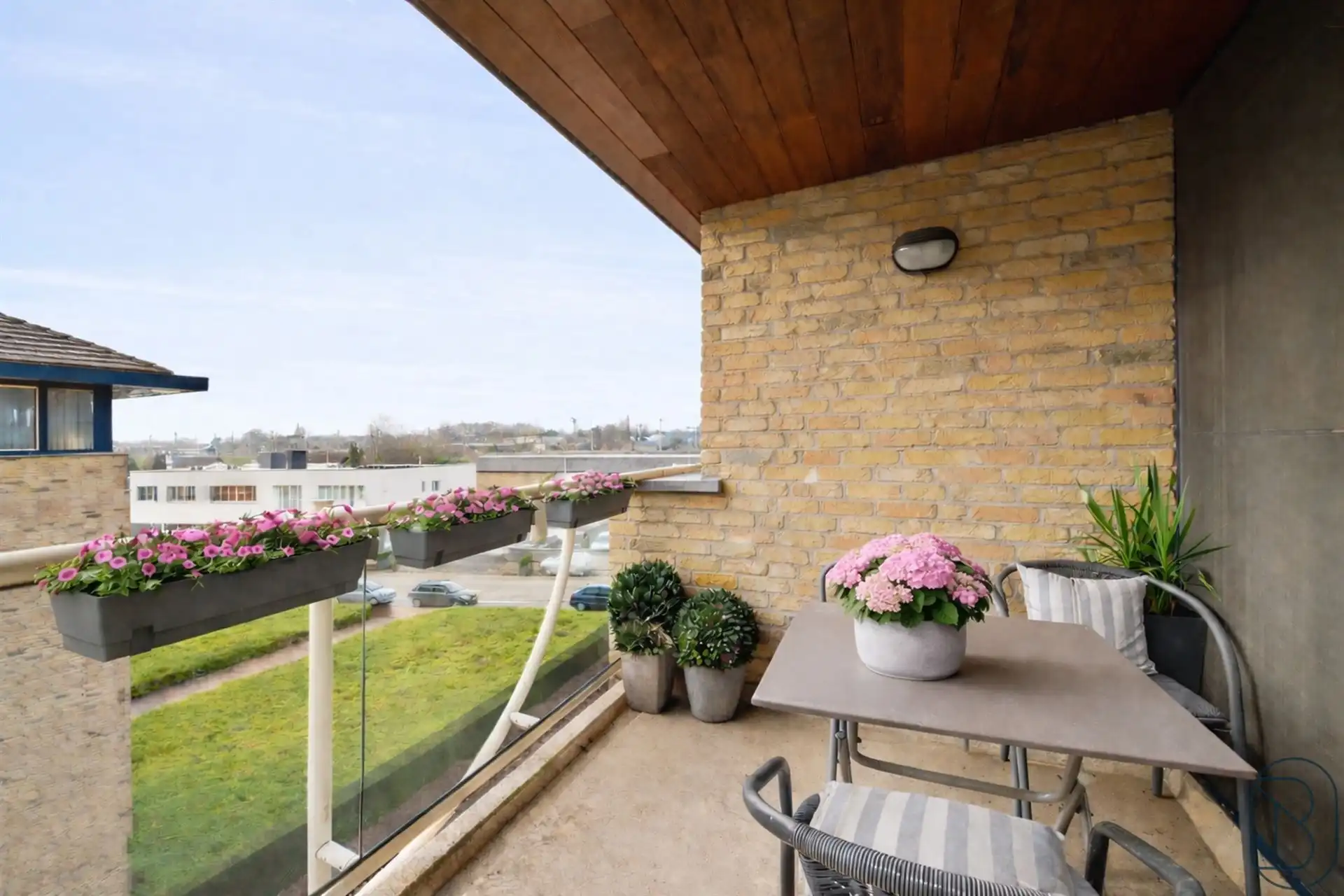 Ruim duplexappartement met 3 slk, terras en garage foto 4