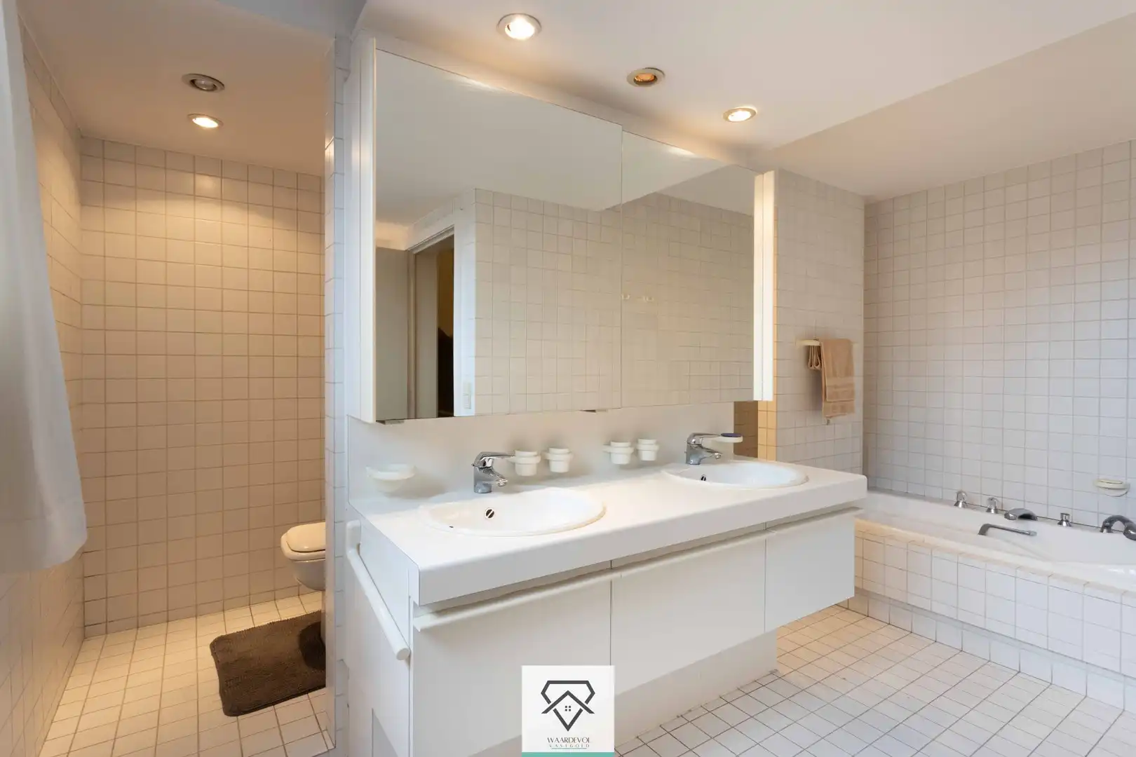 Ruime winkel met uitzonderlijk woonvolume en sterke herontwikkelingsmogelijkheden foto 20