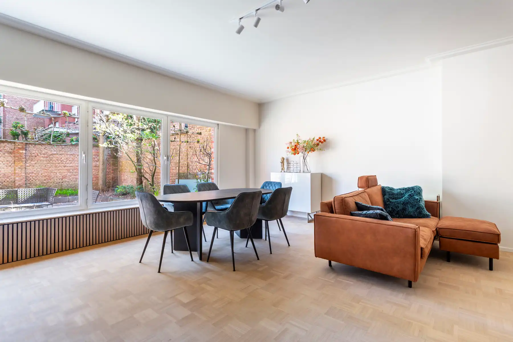 Stijlvol bemeubeld appartement met tuin in Markgravebuurt foto {{pictureIndex}}