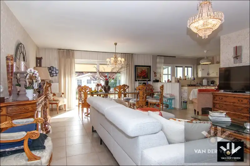 Rustig gelegen, goed onderhouden, instapklare en energiezuinige woning met veel licht en ruimte foto 6