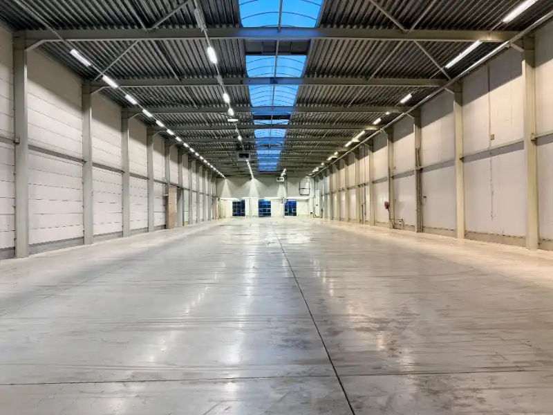 Industrieel gebouw te huur foto 6