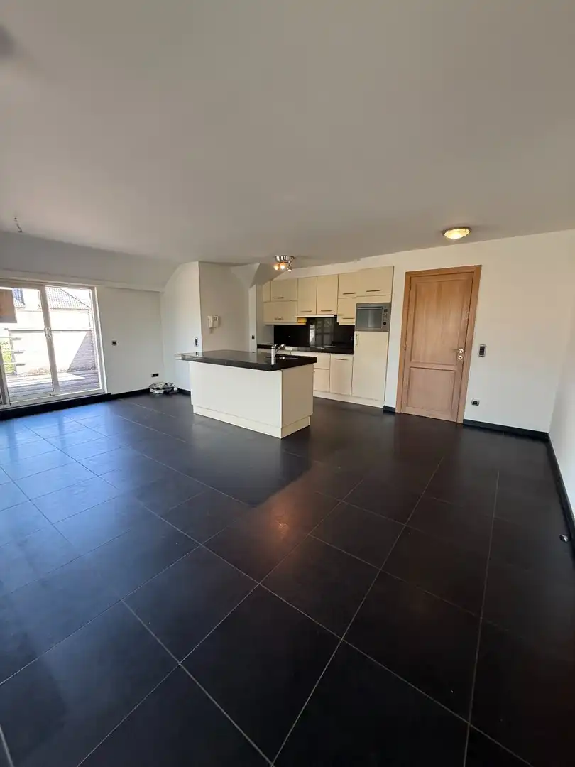 Ruim appartement met 2 slaapkamers en 2 terrassen op een vlot bereikbare locatie in Achel. foto 4