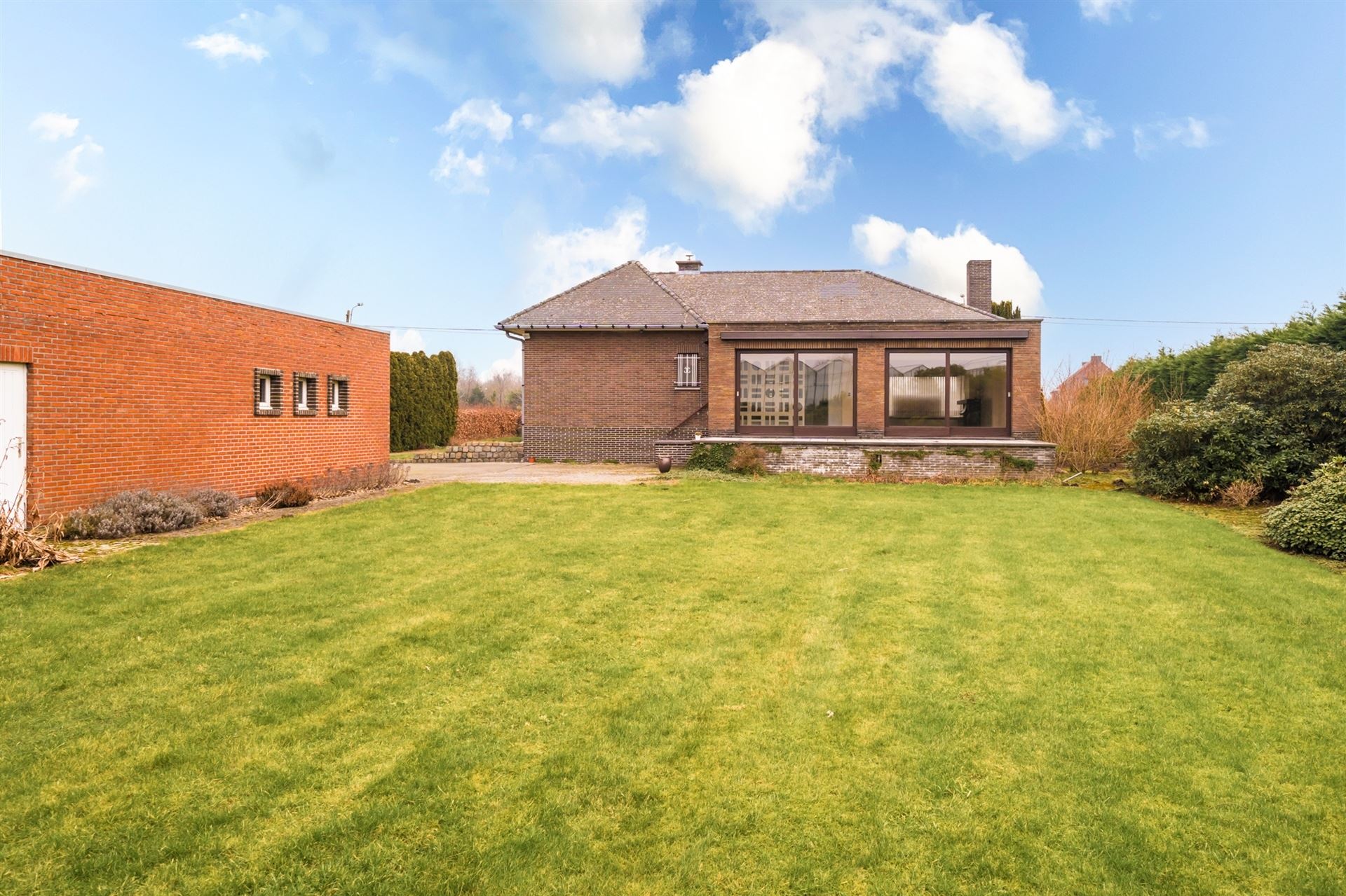 Lichtrijke laagbouwvilla +  garage/opslagruimte op 1634 m² foto 5