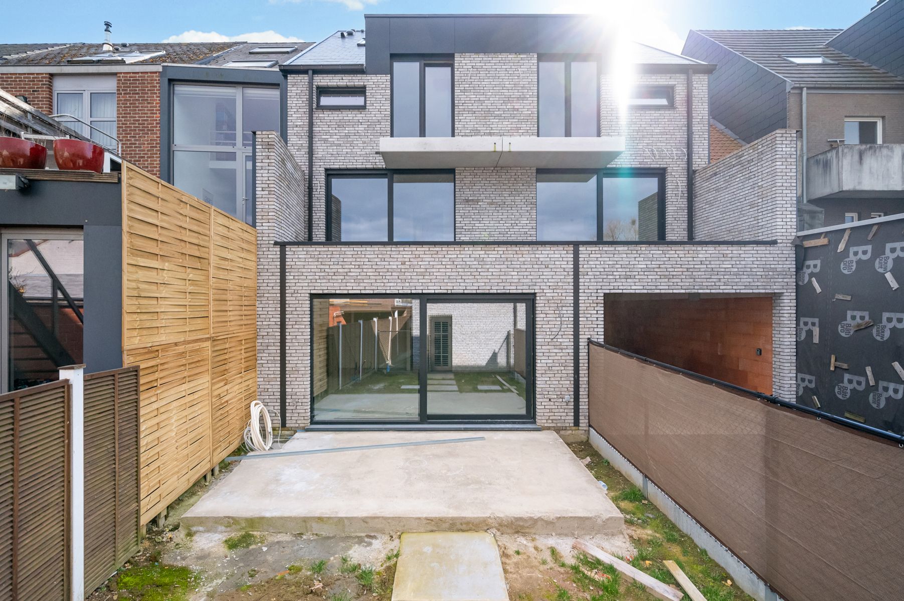 Gelijkvloers NB-appartement met terras en tuintje! foto 15