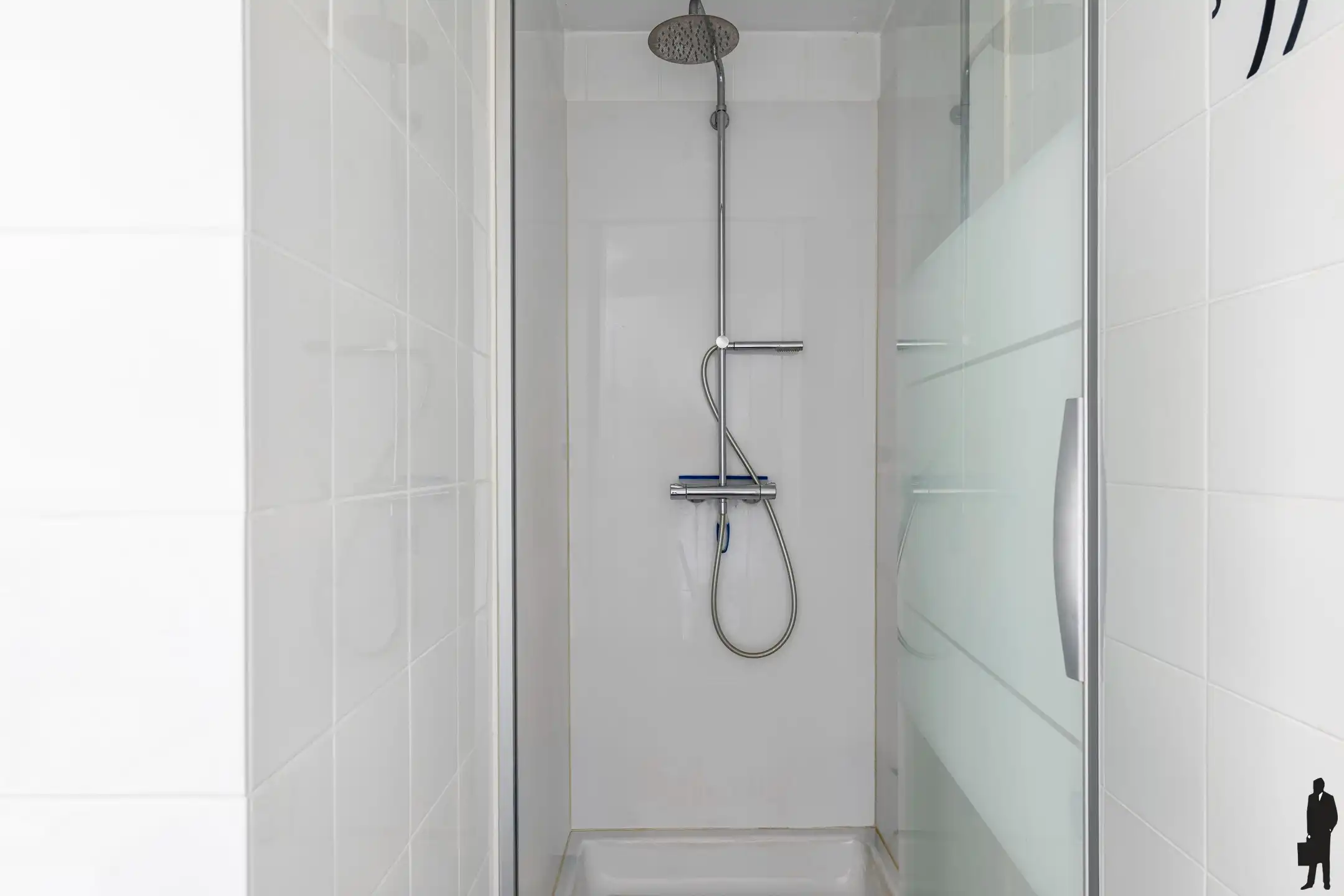 Instapklare gezinswoning met 3slks, tuin en garage op 563 m² foto 21