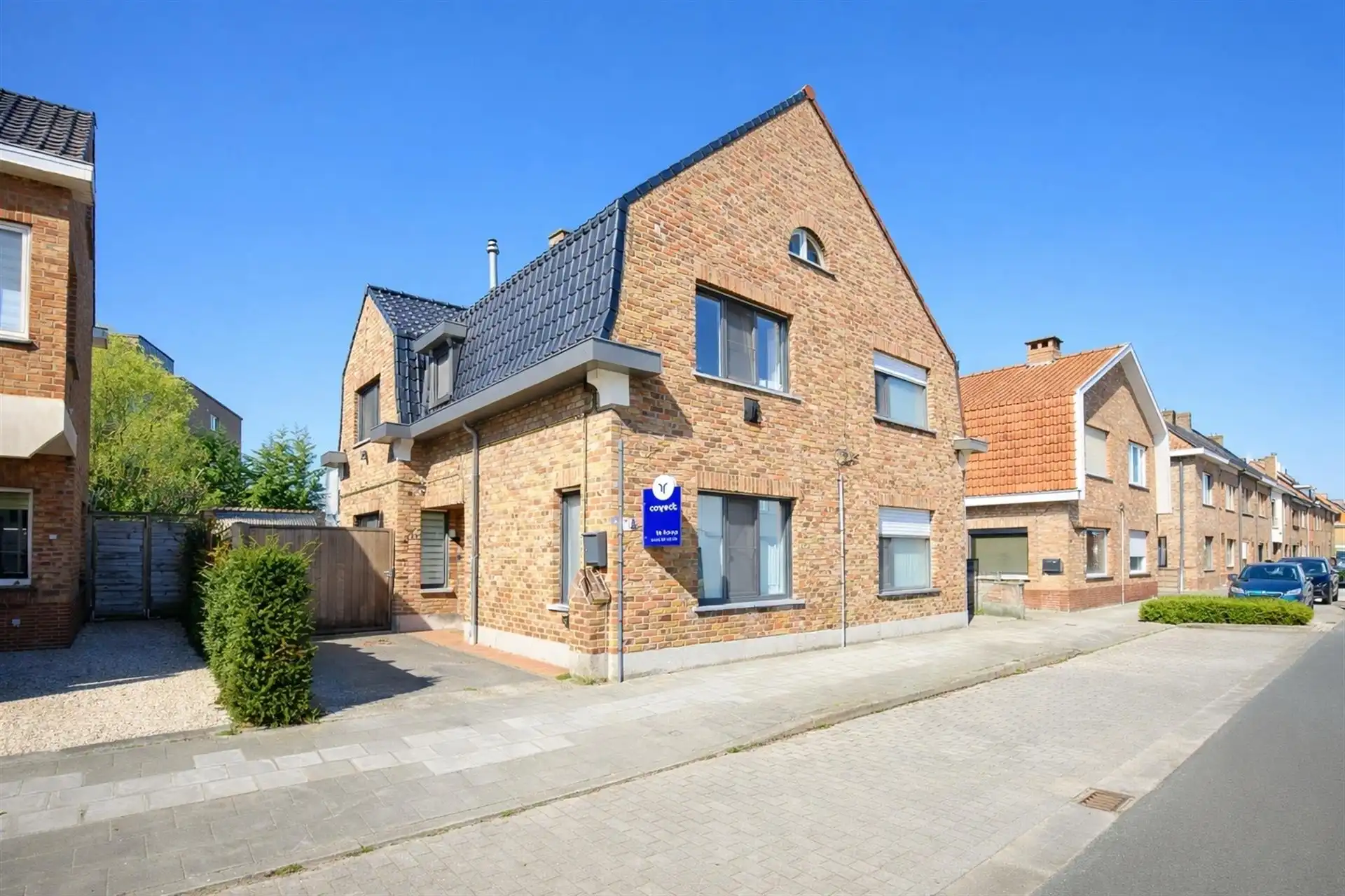 Halfopen bebouwing met oprit, garage, tuin en 3 slaapkamers. foto 16
