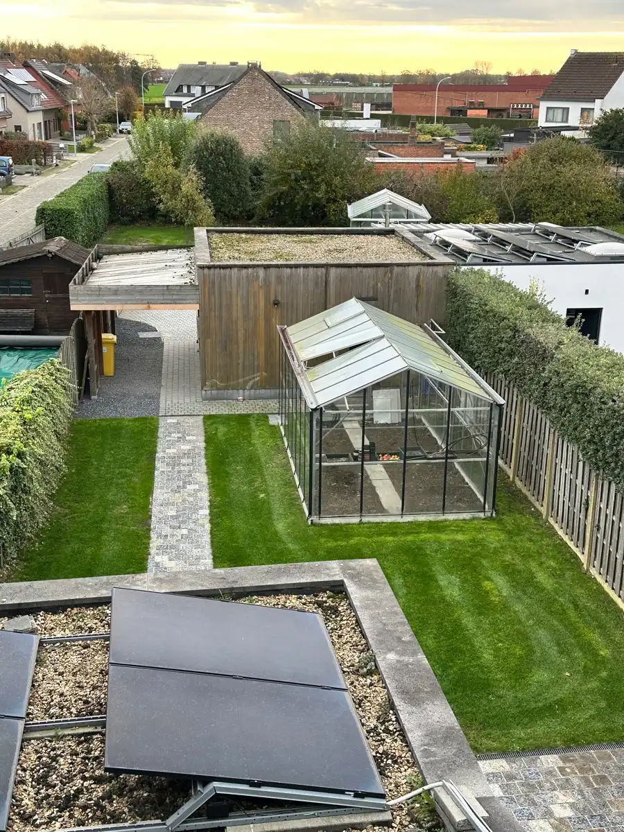 Gerenoveerde instapklare woning met tuin & terras & garages foto 3