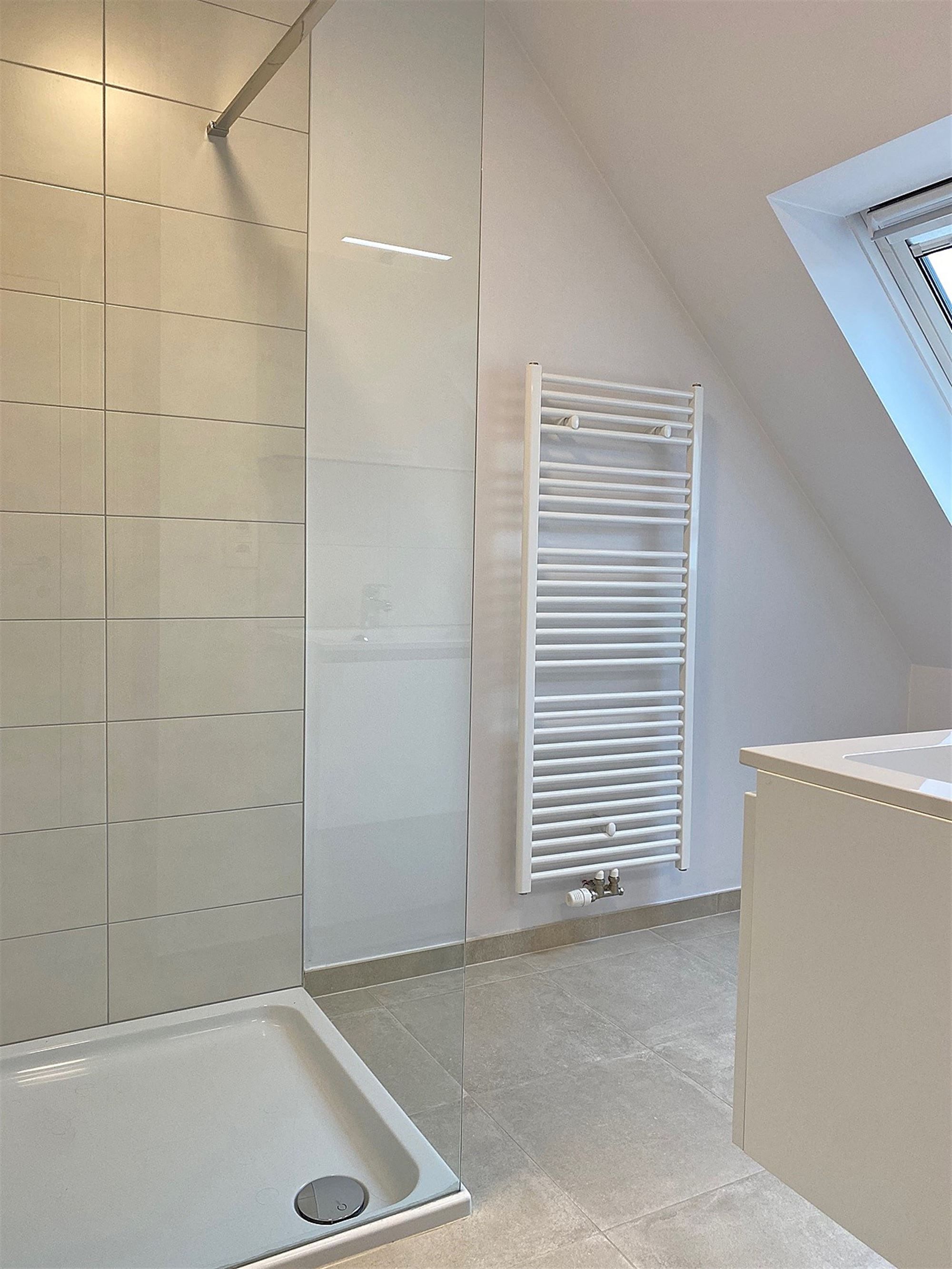 Instapklaar APPARTEMENT (duplex) met 3 slaapkamers, terras en garage foto 11