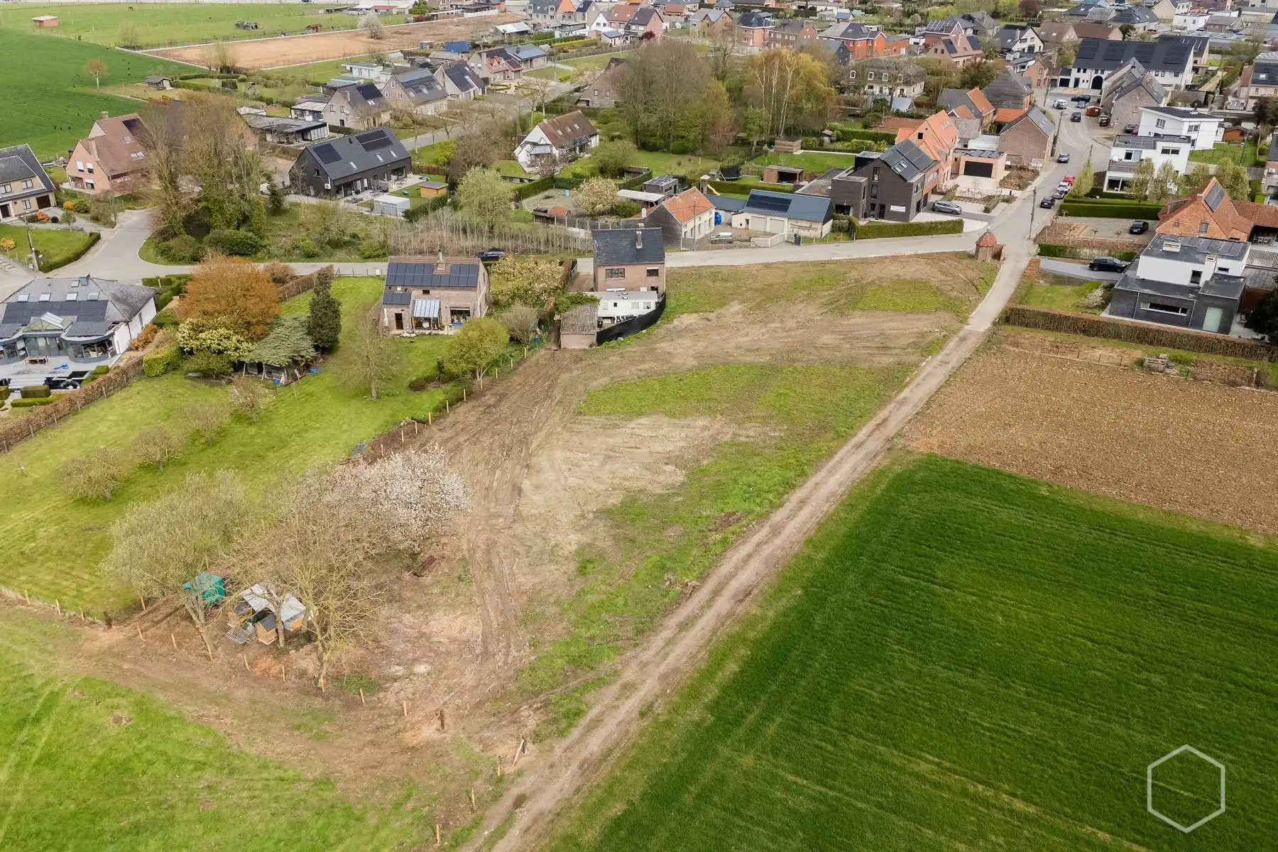 Bouwgrond HOB in een rustige straat met gunstig uitzicht foto 3