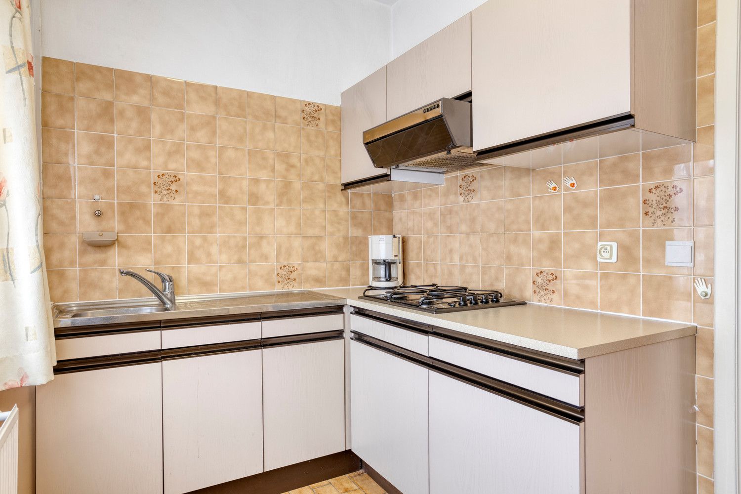 Te renoveren gelijkvloers appartement met 2 slaapkamers en tuin! foto 15