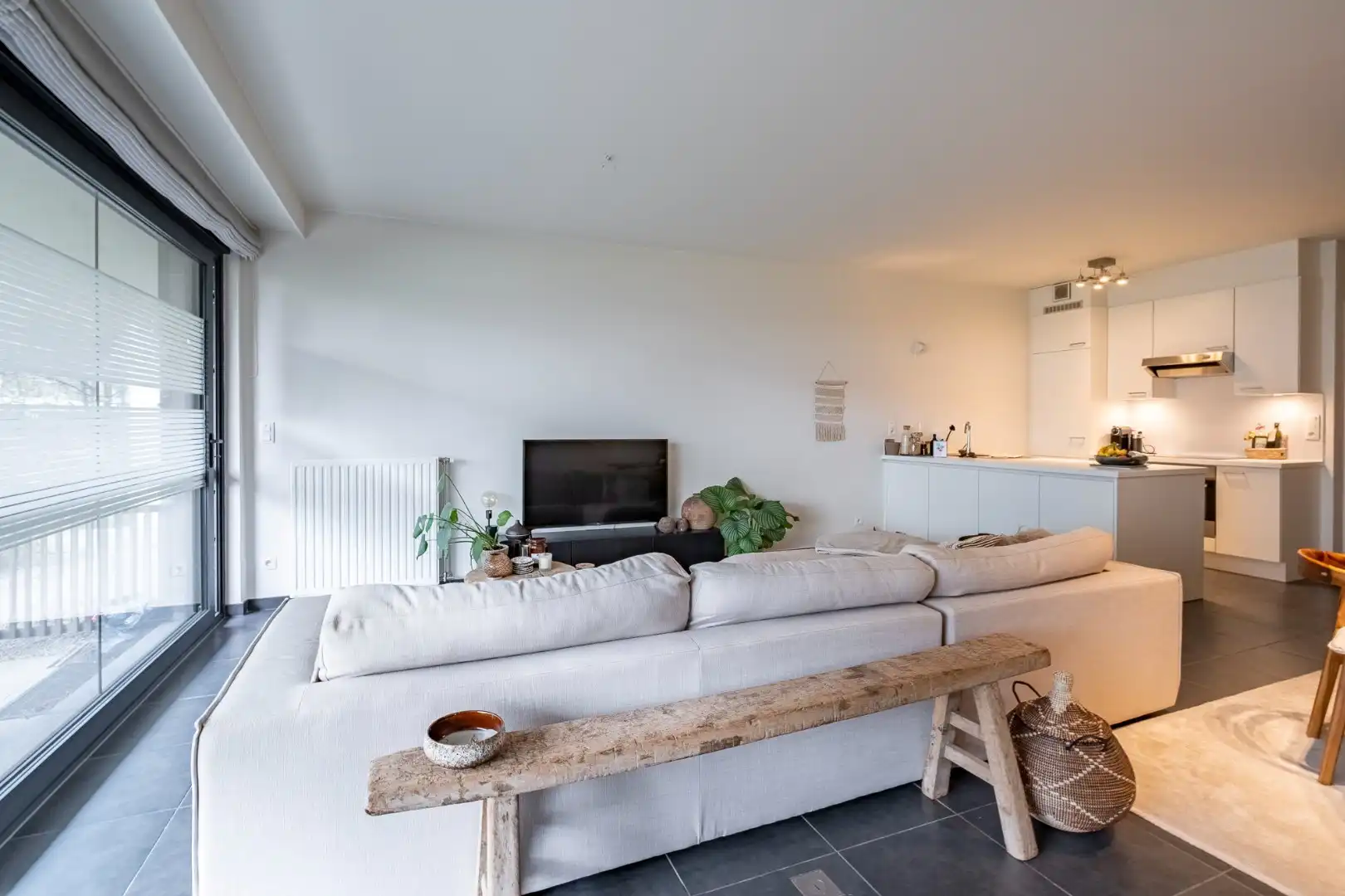 Lichtrijk gelijkvloers appartement met 2 slaapkamers en een gezellig tuintje foto 2