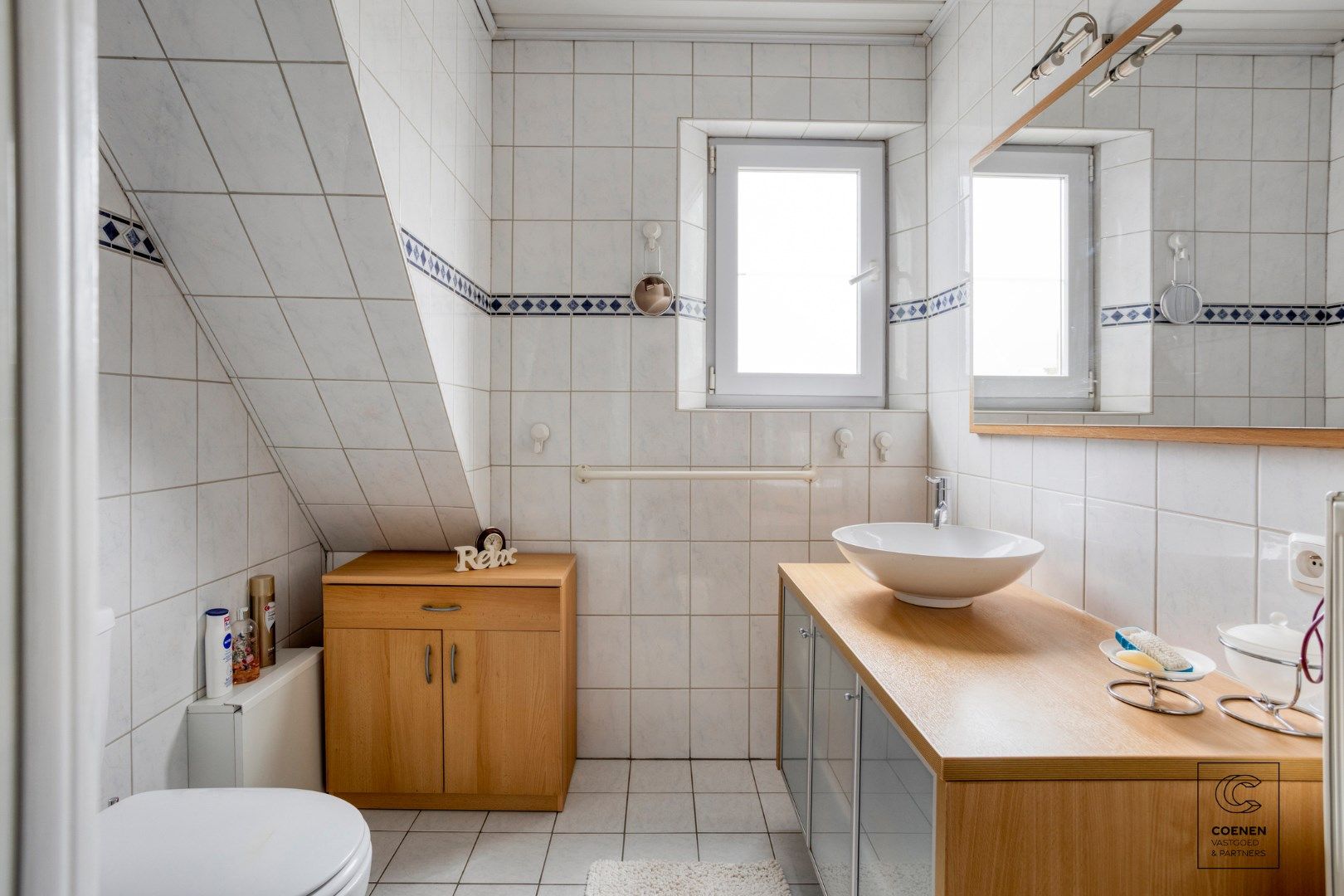 Instapklare woning met 2 slpk, ruime garage en zonnige tuin op TOPlocatie te Wommelgem!  foto 19