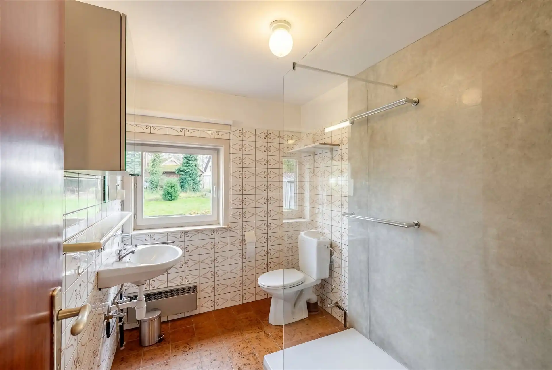 Bungalow met 4 slks, tuin en dubbele garage foto 16