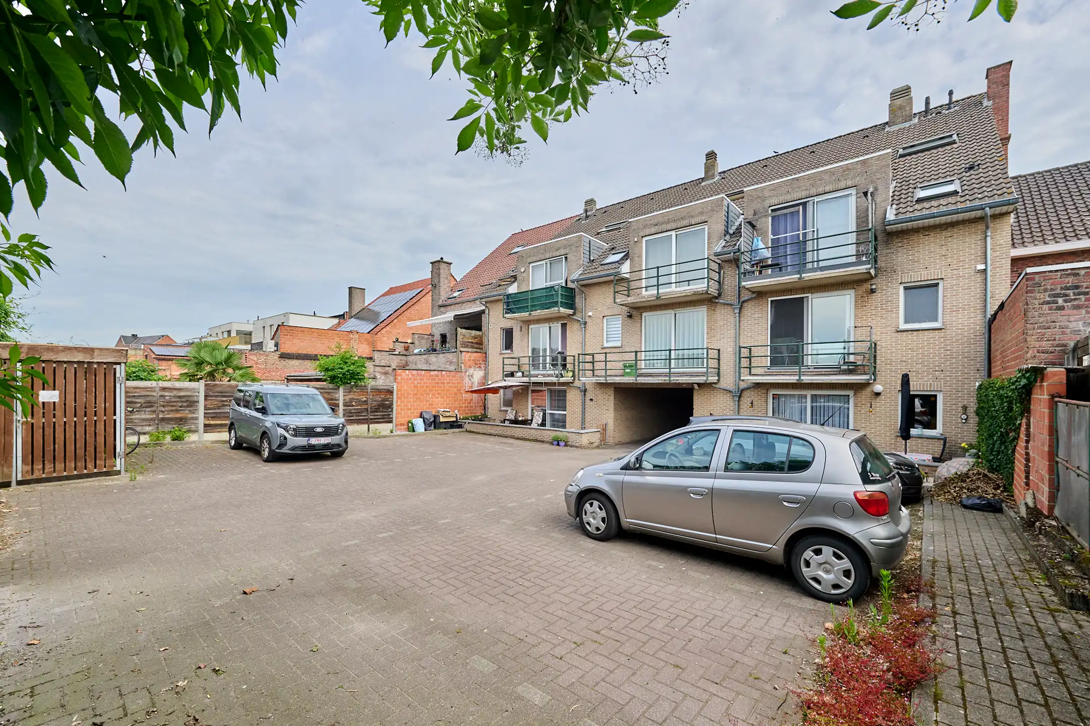 Instapklaar 2slpk appartement, terras en staanplaats foto 10