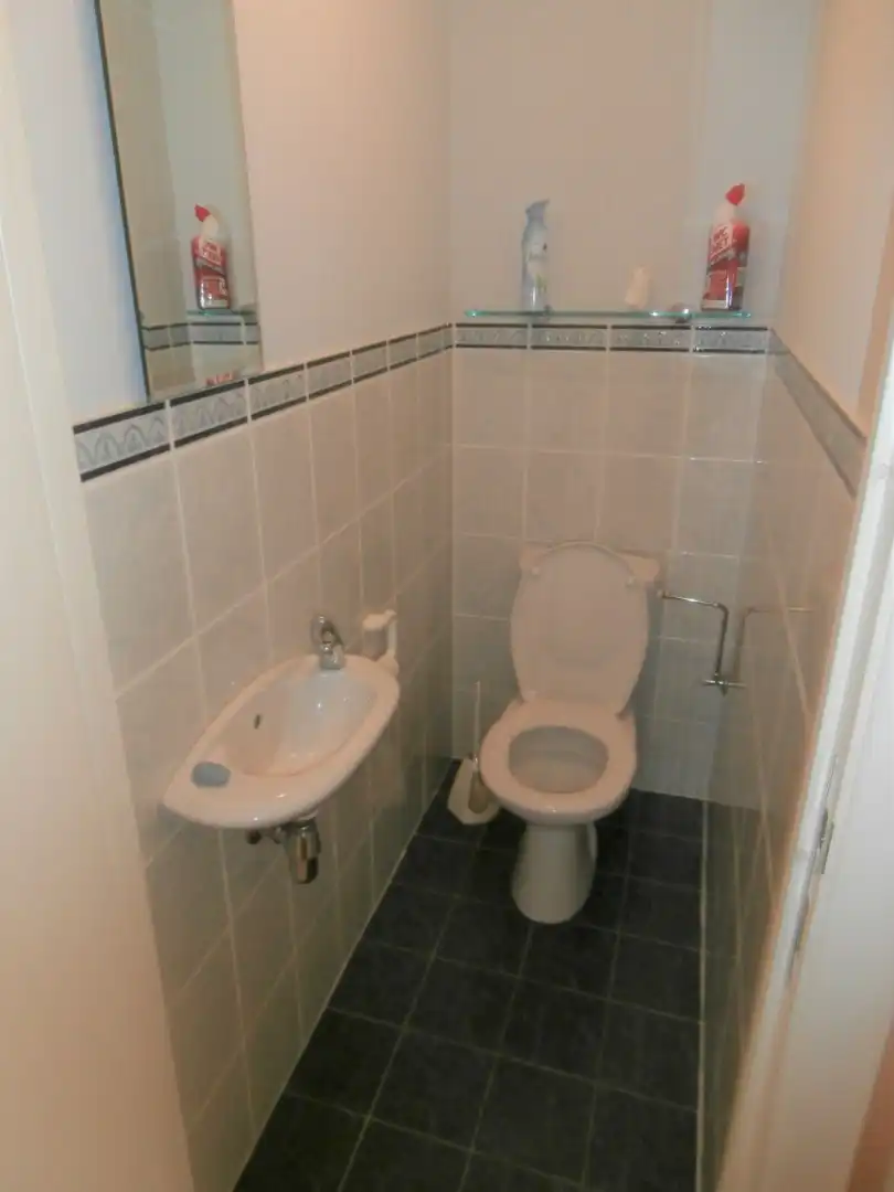 Modern gemeubeld 2 slaapkamerappartement met garage TE KOOP foto 6