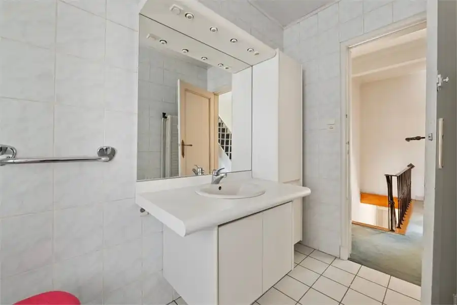 OP TE FRISSEN STADSWONING MET VEEL POTENTIEEL IN SINT-TRUIDEN foto 18