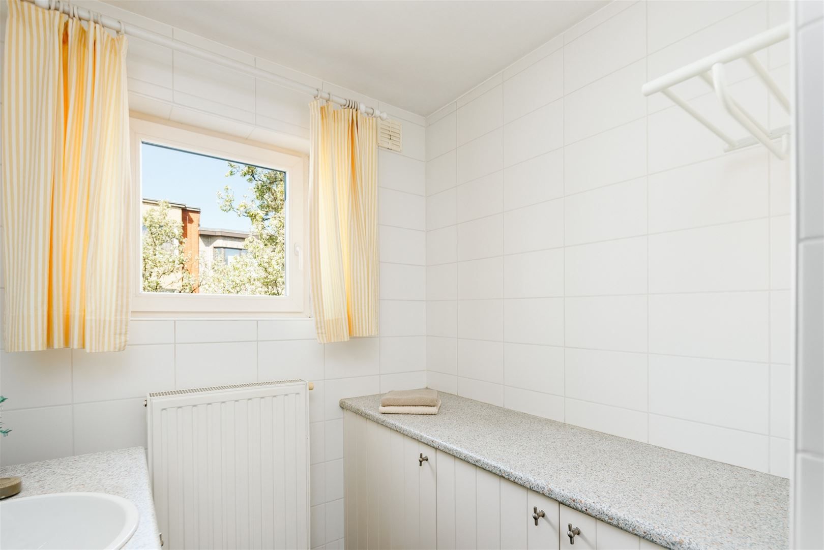 Instapklaar appartement met groot terras en autostaanplaats foto 13
