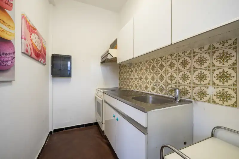 Gelijkvloers appartement met handelsruimte en parking nabij centrum Roeselare foto 9