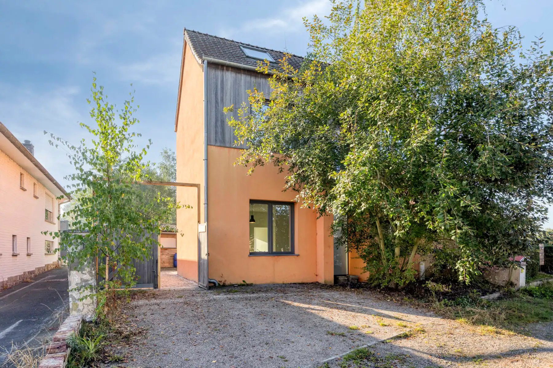 Energetisch gerenoveerde woning met tuin uitgevend op Liedekerkebos foto {{pictureIndex}}