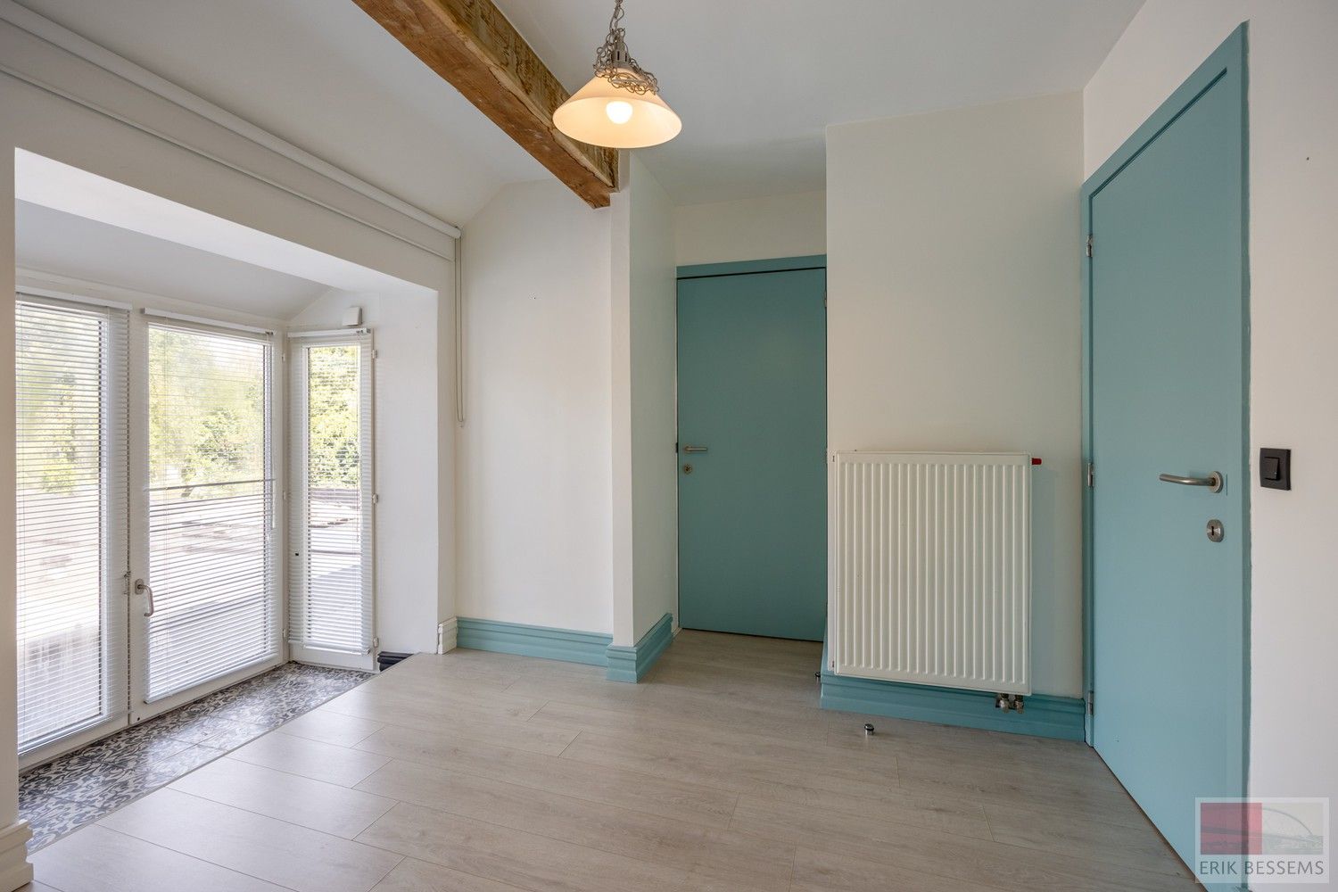 Licht op te frissen woning met drie slaapkamers, gelegen in een gezellige woonomgeving. foto 22