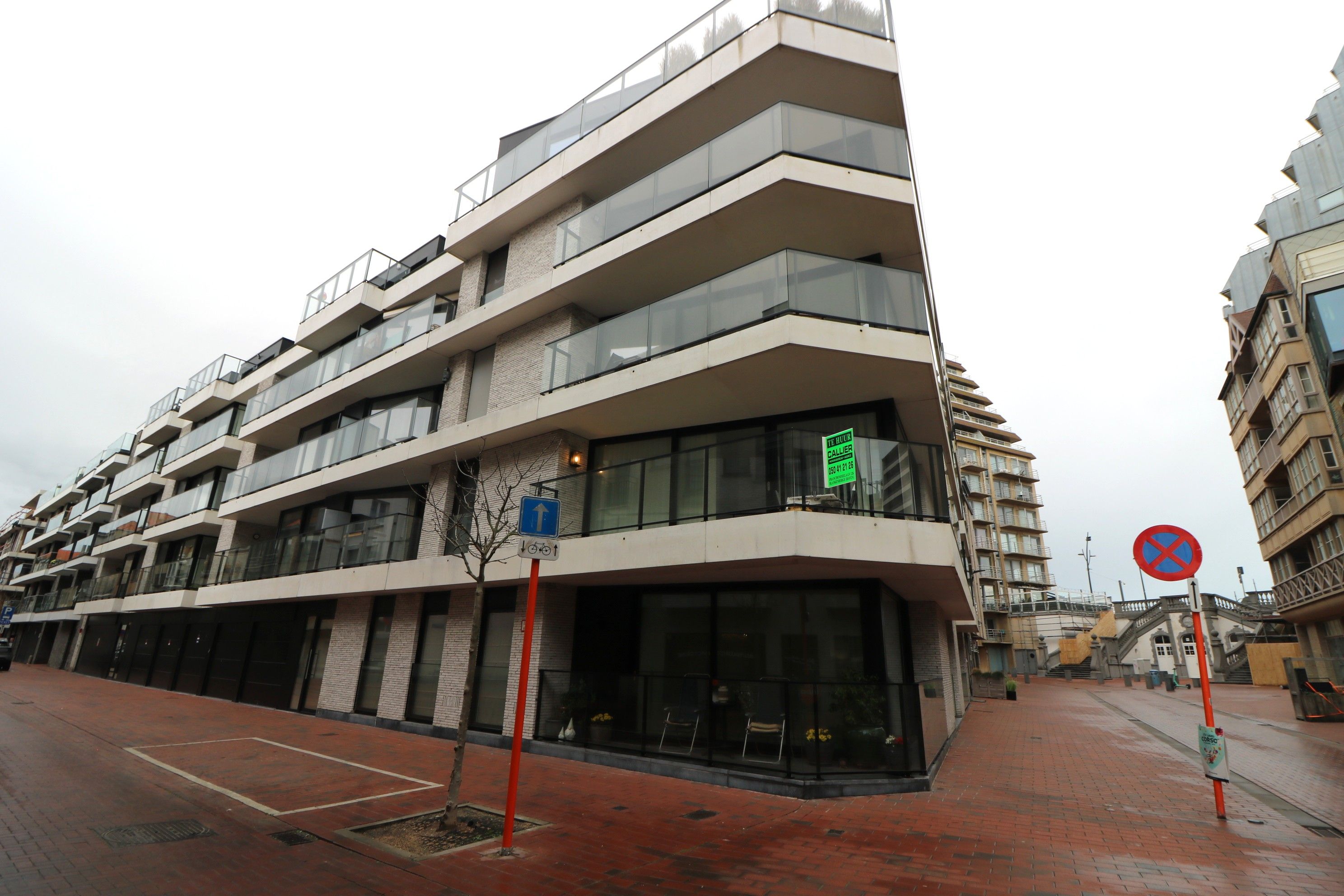 Recent hoekappartement met zeer groot terras. foto 12