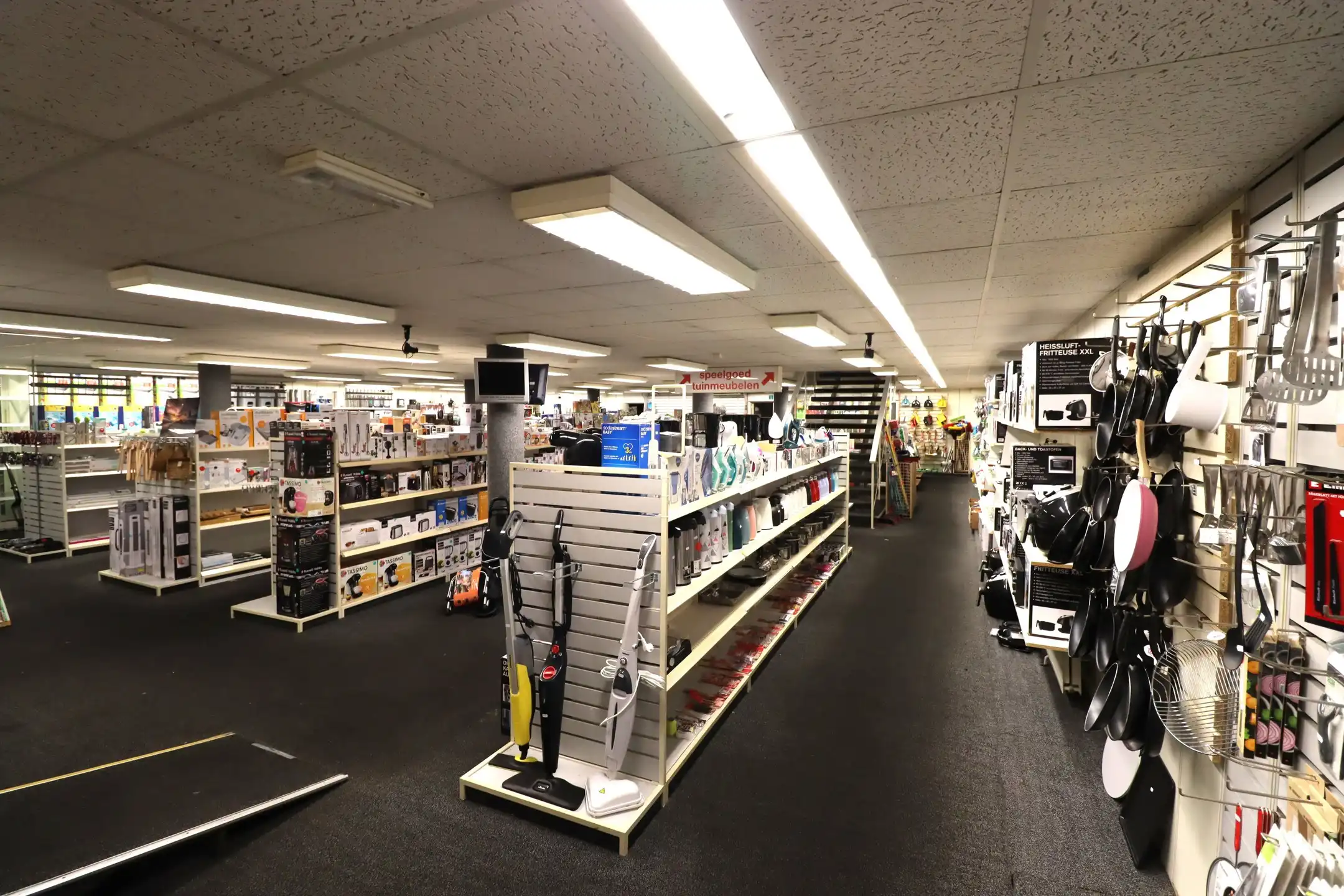 Ruim handelspand 888m² foto 3