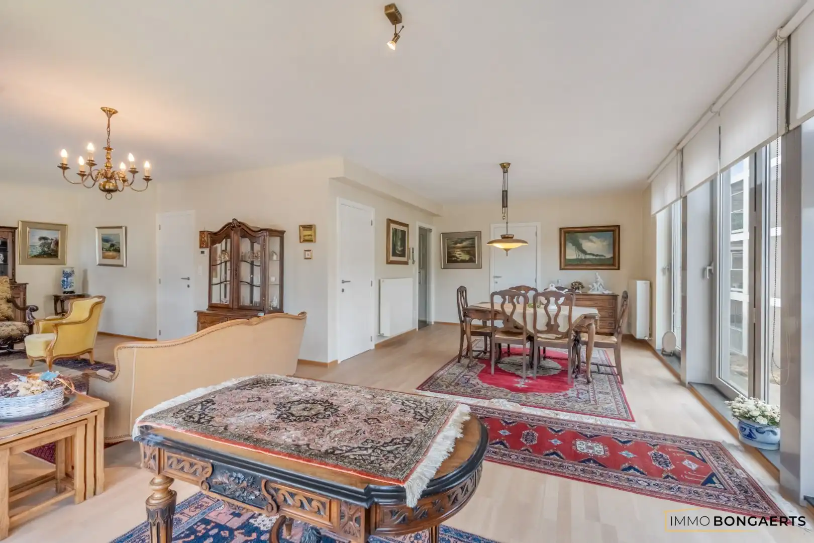 Ruim appartement met zicht op het stadsplein in het centrum van Genk foto 6