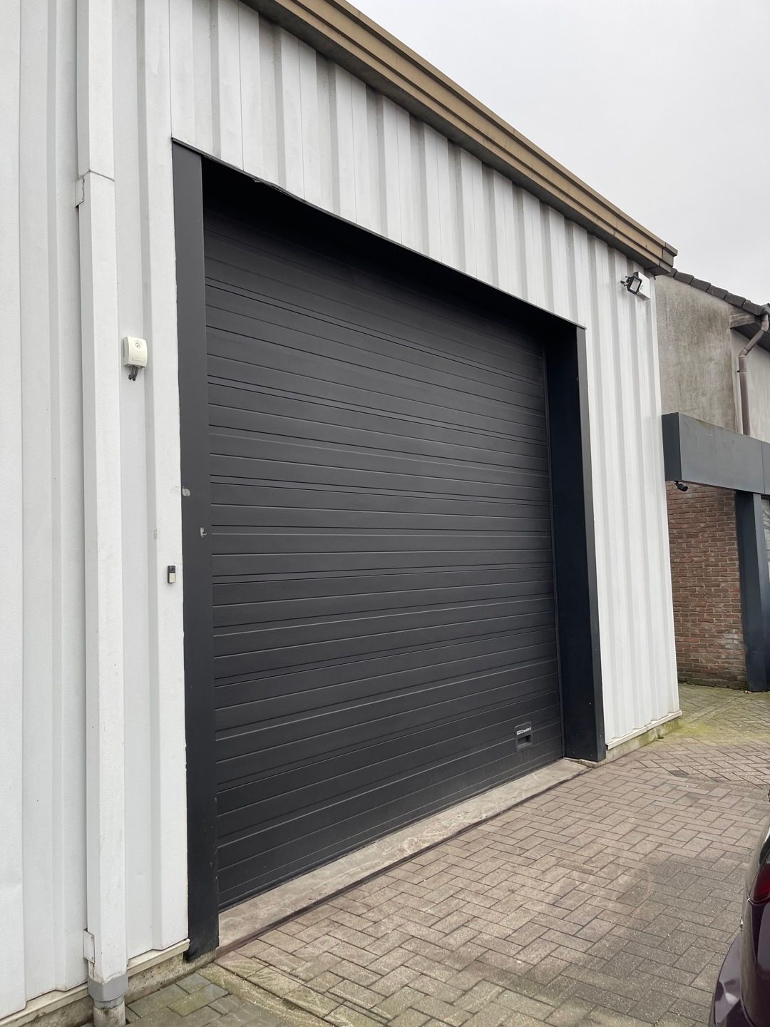 Verhard terrein + kantoor en woonst te koop foto 9