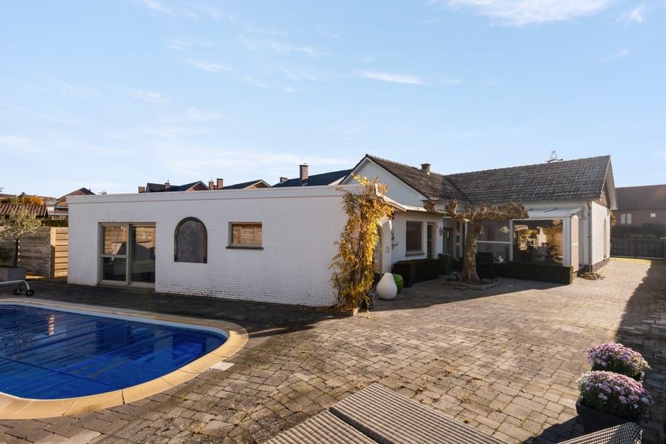 RUIME EN RUSTIG GELEGEN BUNGALOW MET 4 SLKS EN ZWEMBAD OP EEN PRACHTIG PERCEEL VAN 764M² foto 46