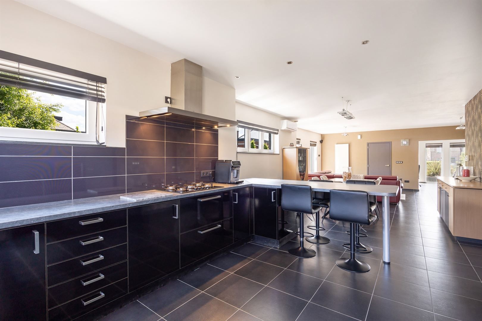 Topwoning! Ruime HOB met toffe tuin op centrale ligging! foto 10