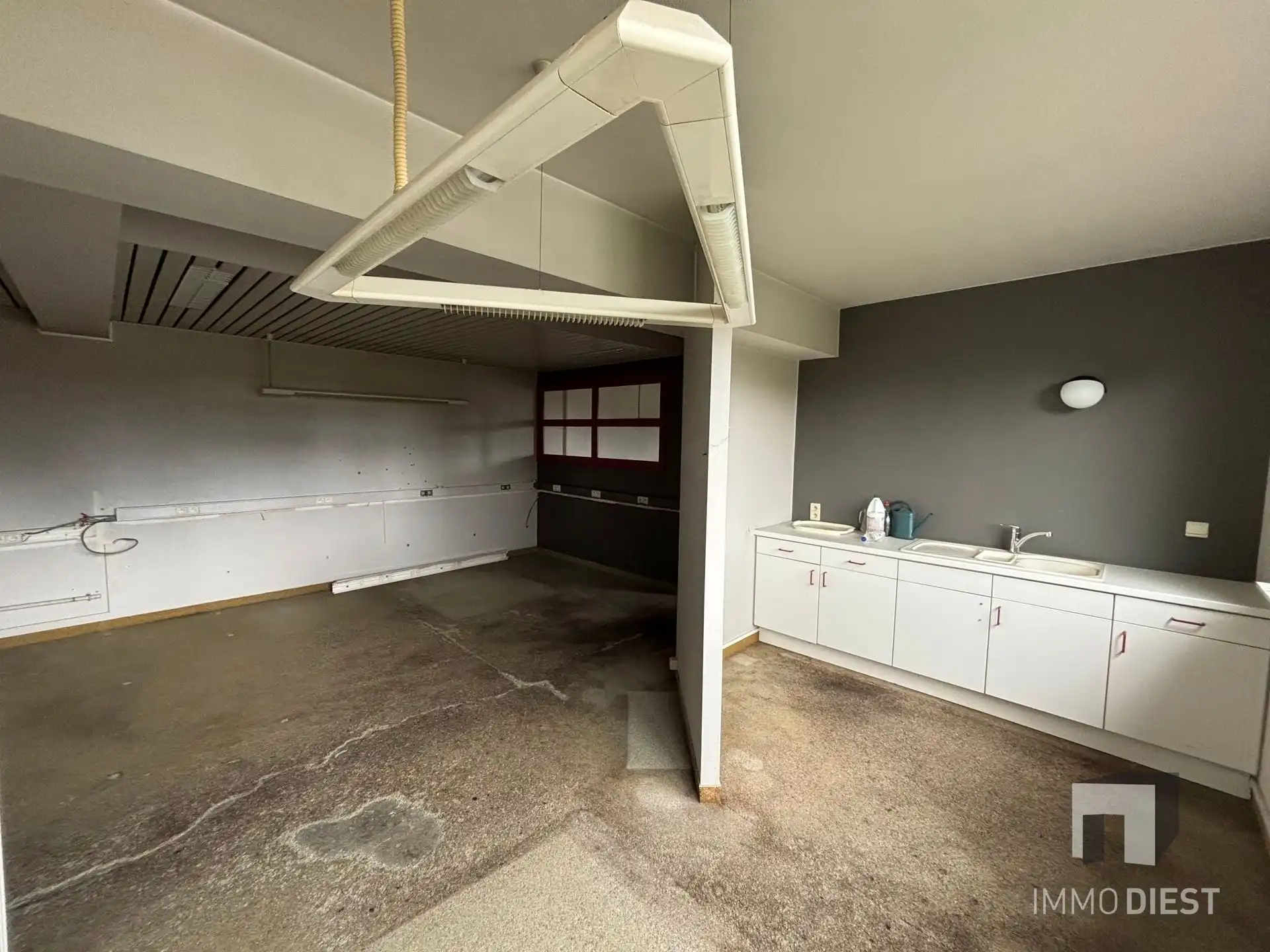 Groot kantoor (187m²) met parking en kelder foto 13