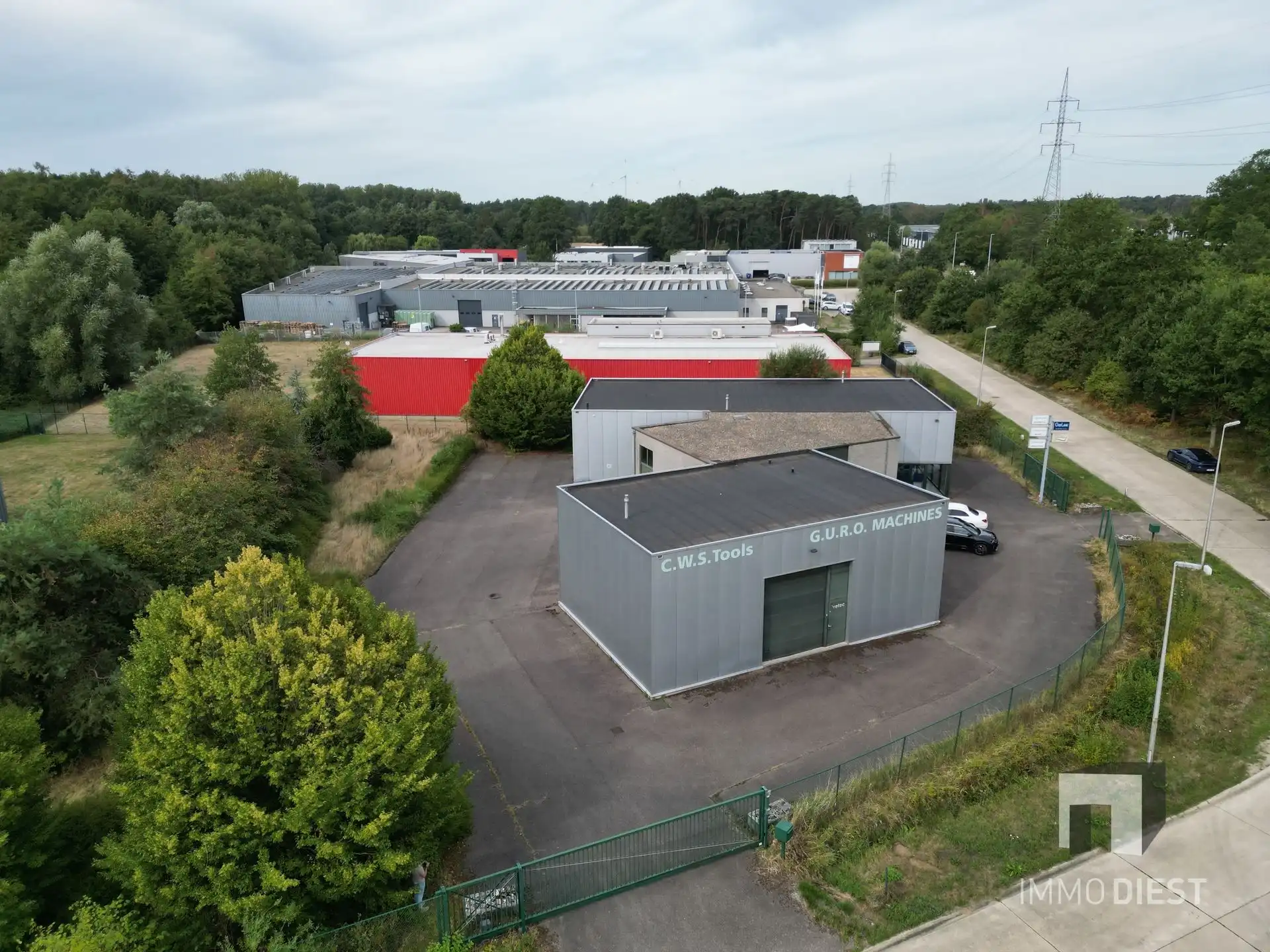 Magazijn met bureel op triple A-locatie foto 26
