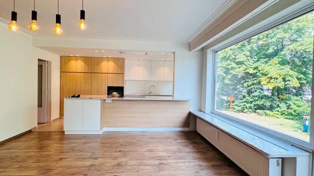 Centraal gelegen gerenoveerd 3-slaapkamerappartement met 2 terrassen foto 3