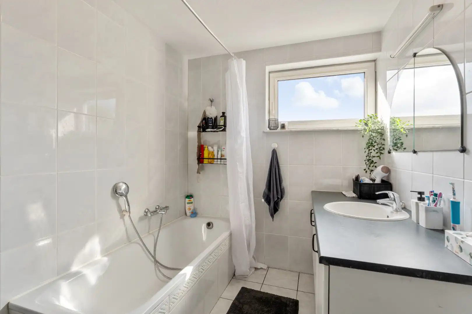 Uitstekend gelegen, betaalbaar en lichtrijk appartement te Lummen foto 6