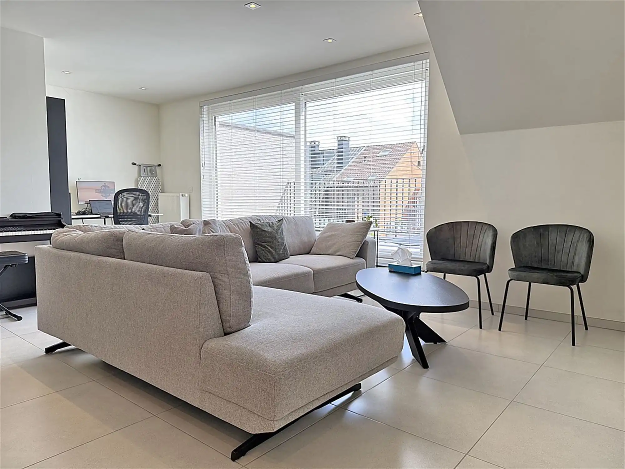 Stijlvol APPARTEMENT (duplex) met 2 slaapkamers & overdekte autostaanplaats foto 3